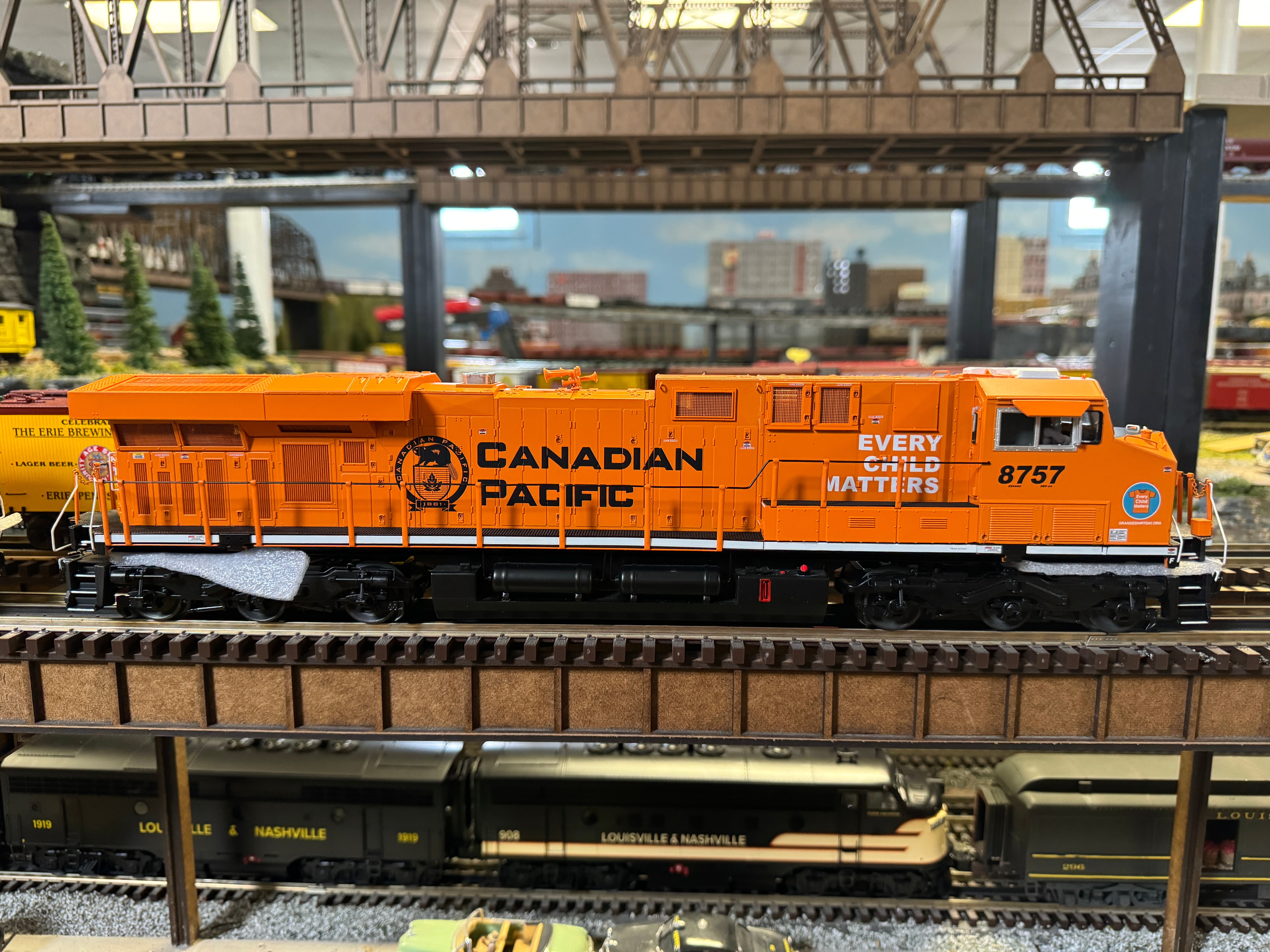 Atlas O 30138178 - Premier - ES44AC Diesel Locomotive "Canadian Pacific" #8757 (Every Child Matters)