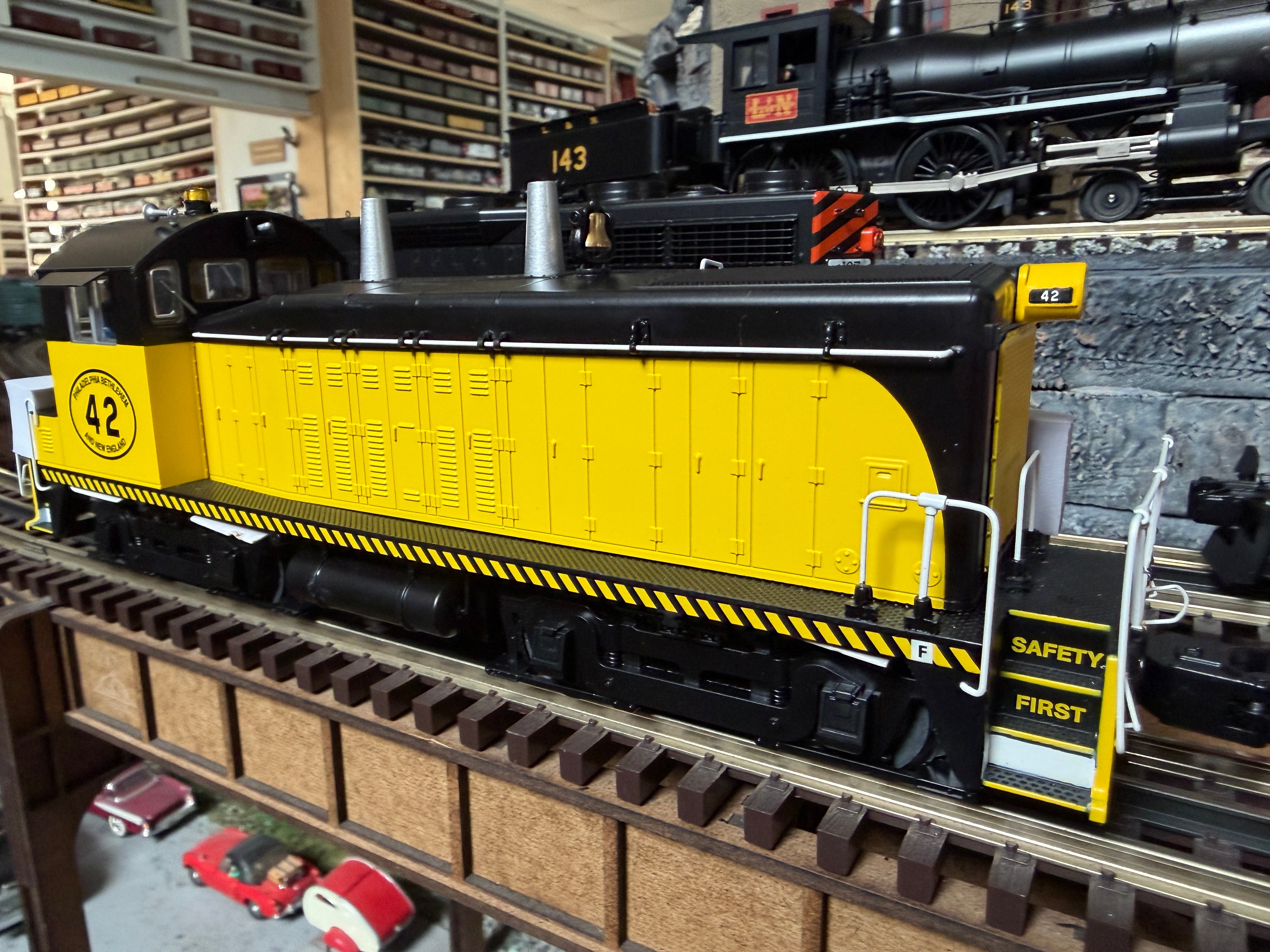 Lionel 2233870 - Legacy - SW1200 Diesel Locomotive "Philadelphia, Bethlehem & New England" #42 - Custom Run