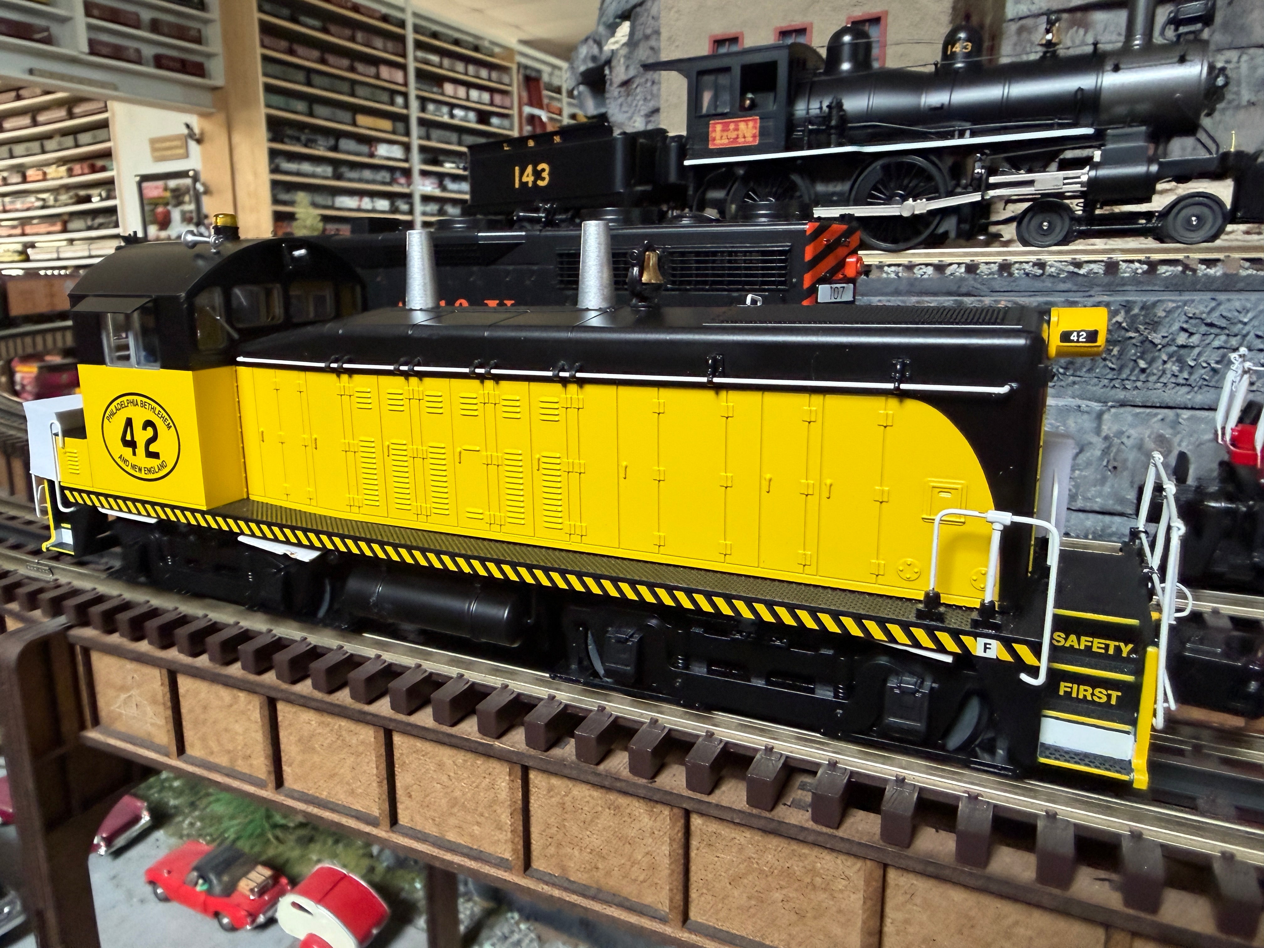 Lionel 2233870 - Legacy - SW1200 Diesel Locomotive "Philadelphia, Bethlehem & New England" #42 - Custom Run