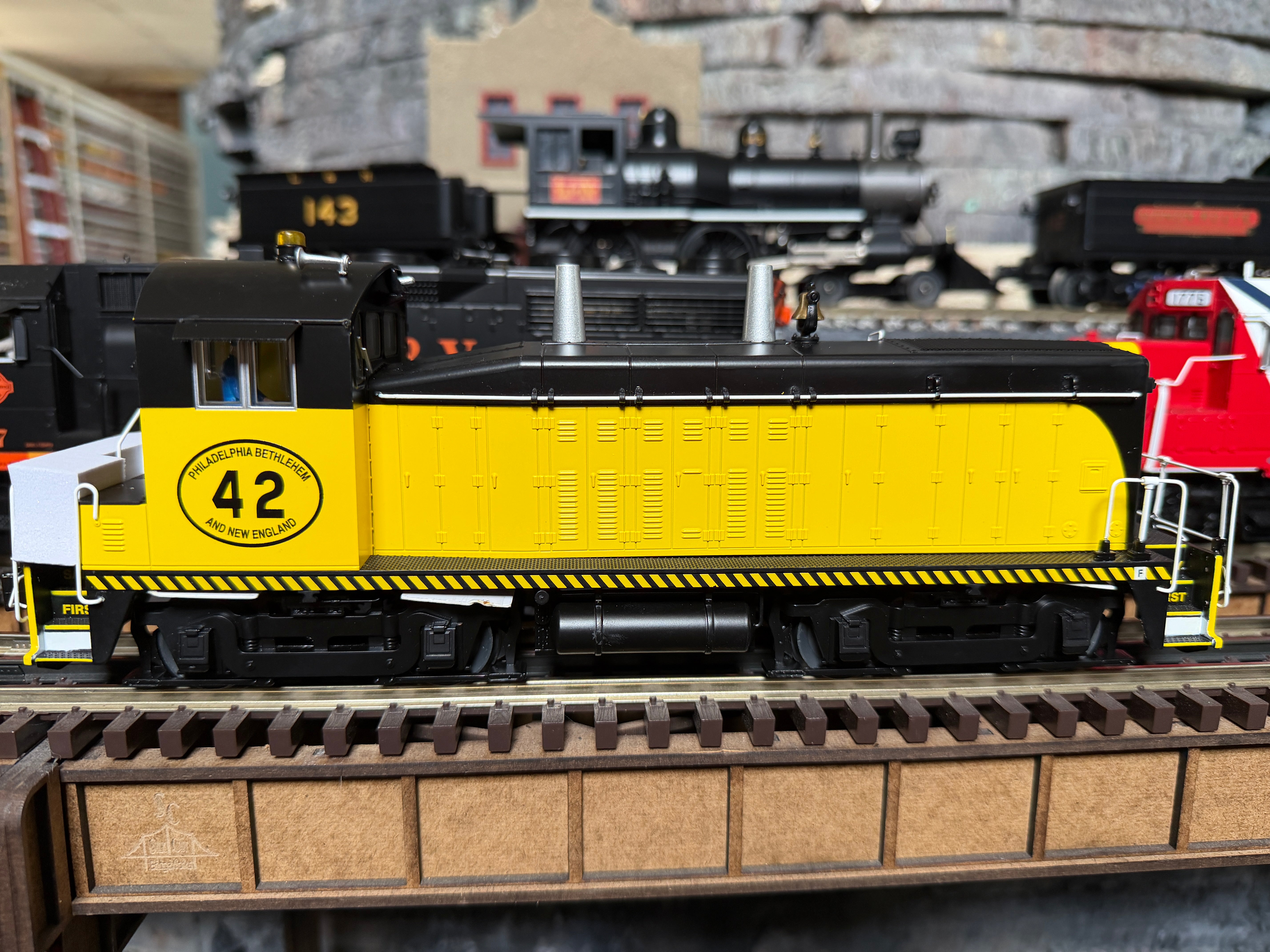Lionel 2233870 - Legacy - SW1200 Diesel Locomotive "Philadelphia, Bethlehem & New England" #42 - Custom Run