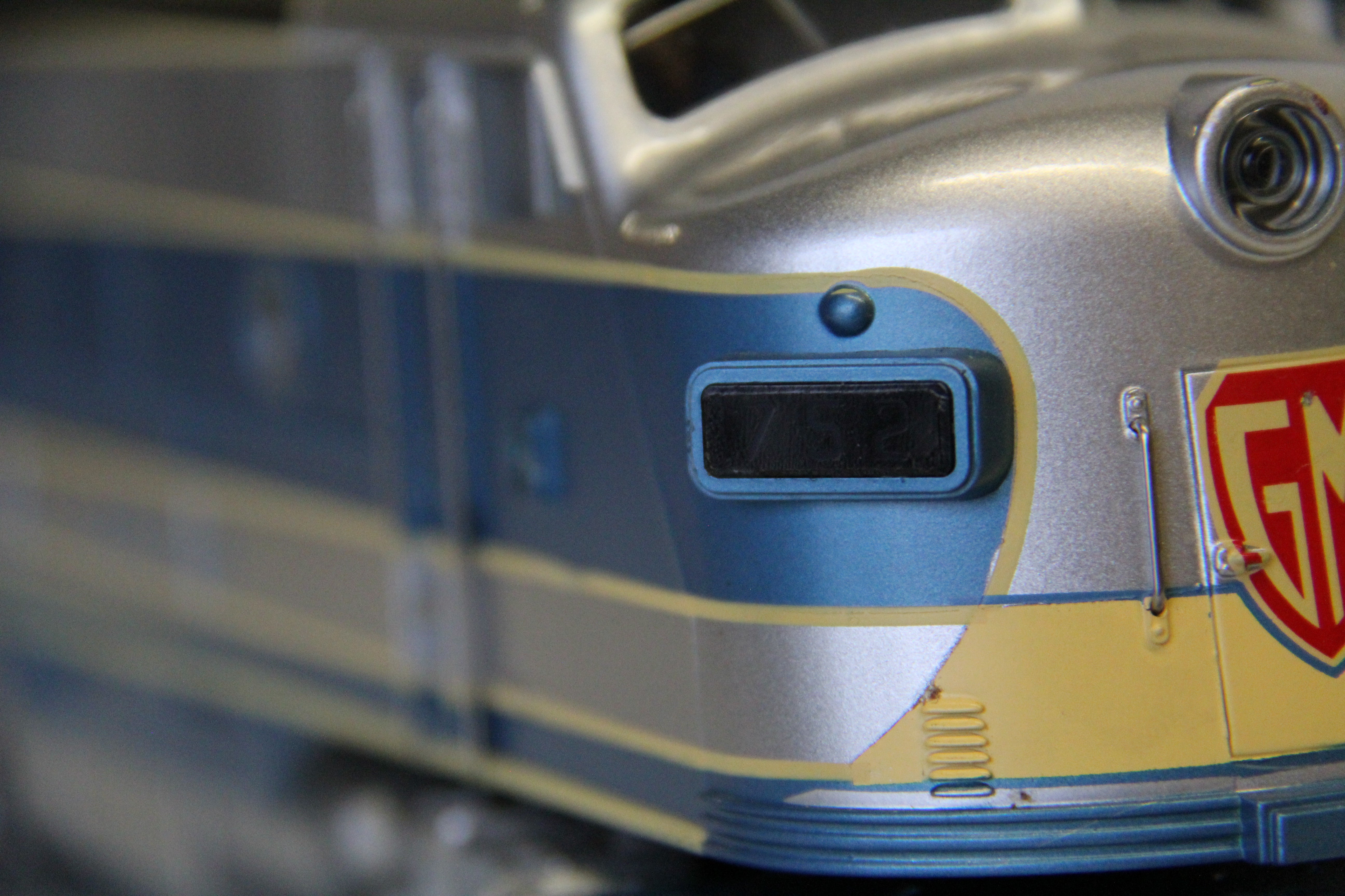 MTH 20-2090-1 "Electro Motive Division" Premier F-3 AA Powered & Non Powered Diesel Set-Second hand-M6927