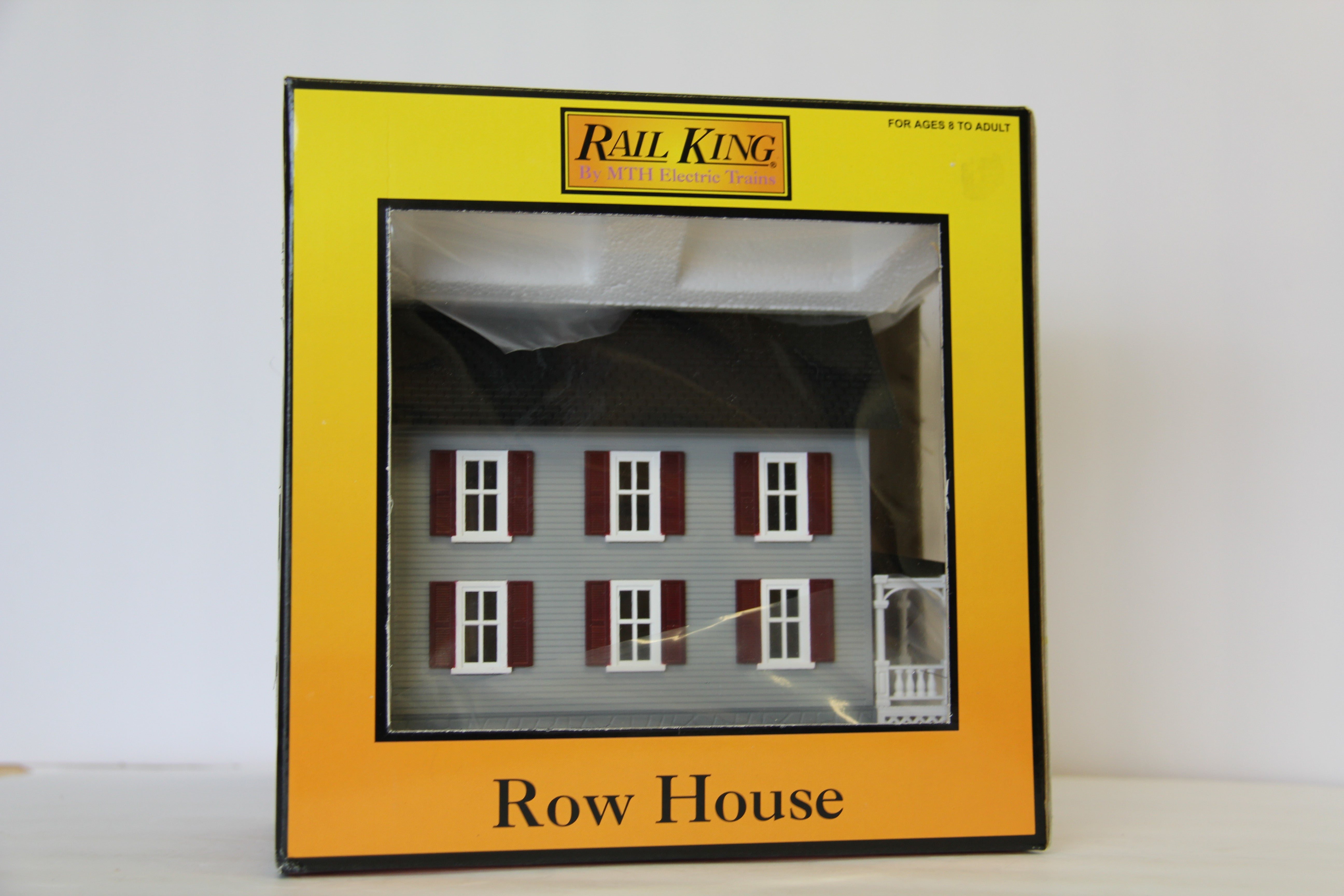 Rail King 30-9024 Row House w/ Porch Gray w/ Red Shutters-Second hand-M6936