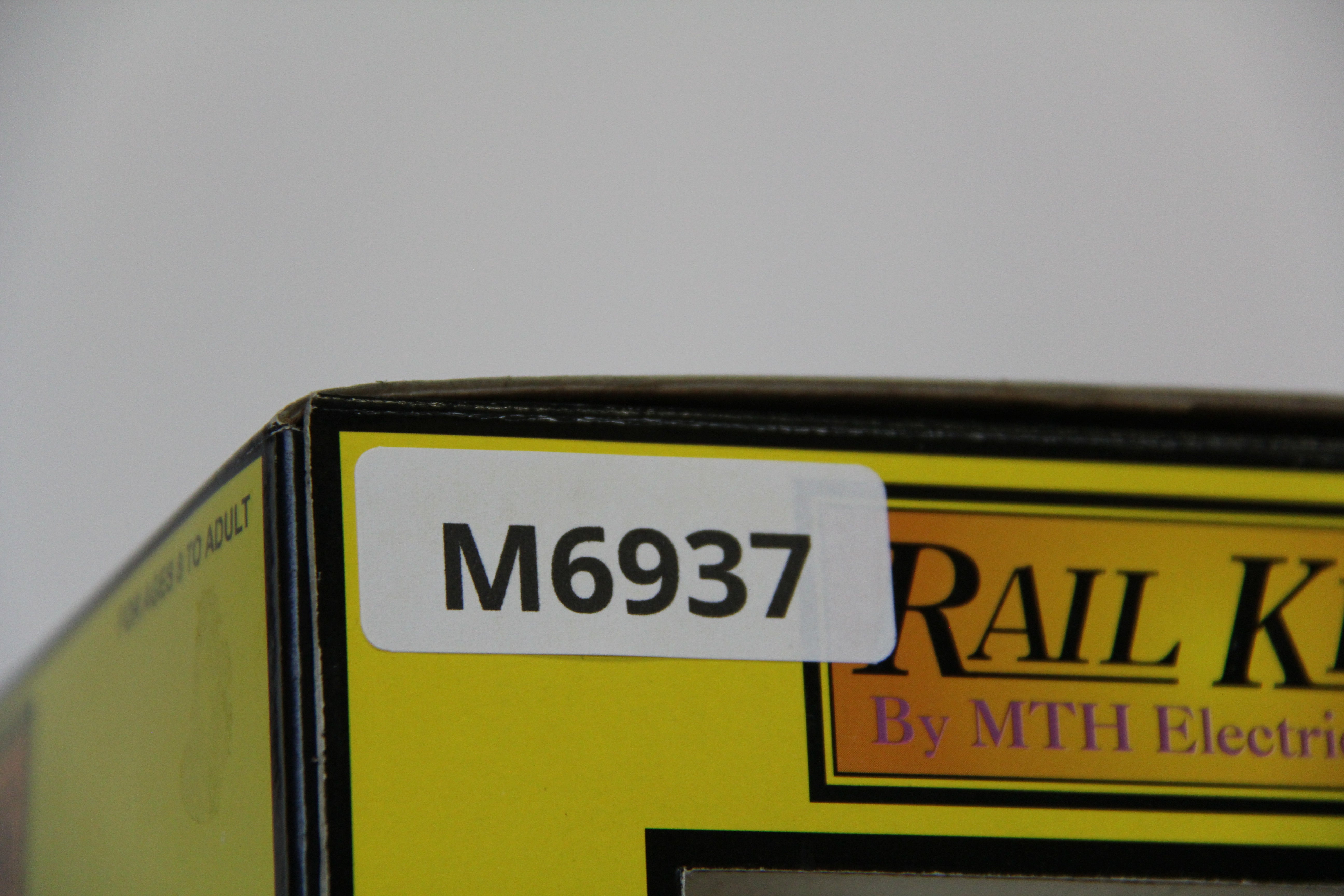 Rail King 30-9023 Row House Yellow w/ Green Shutters-Second hand-M6937