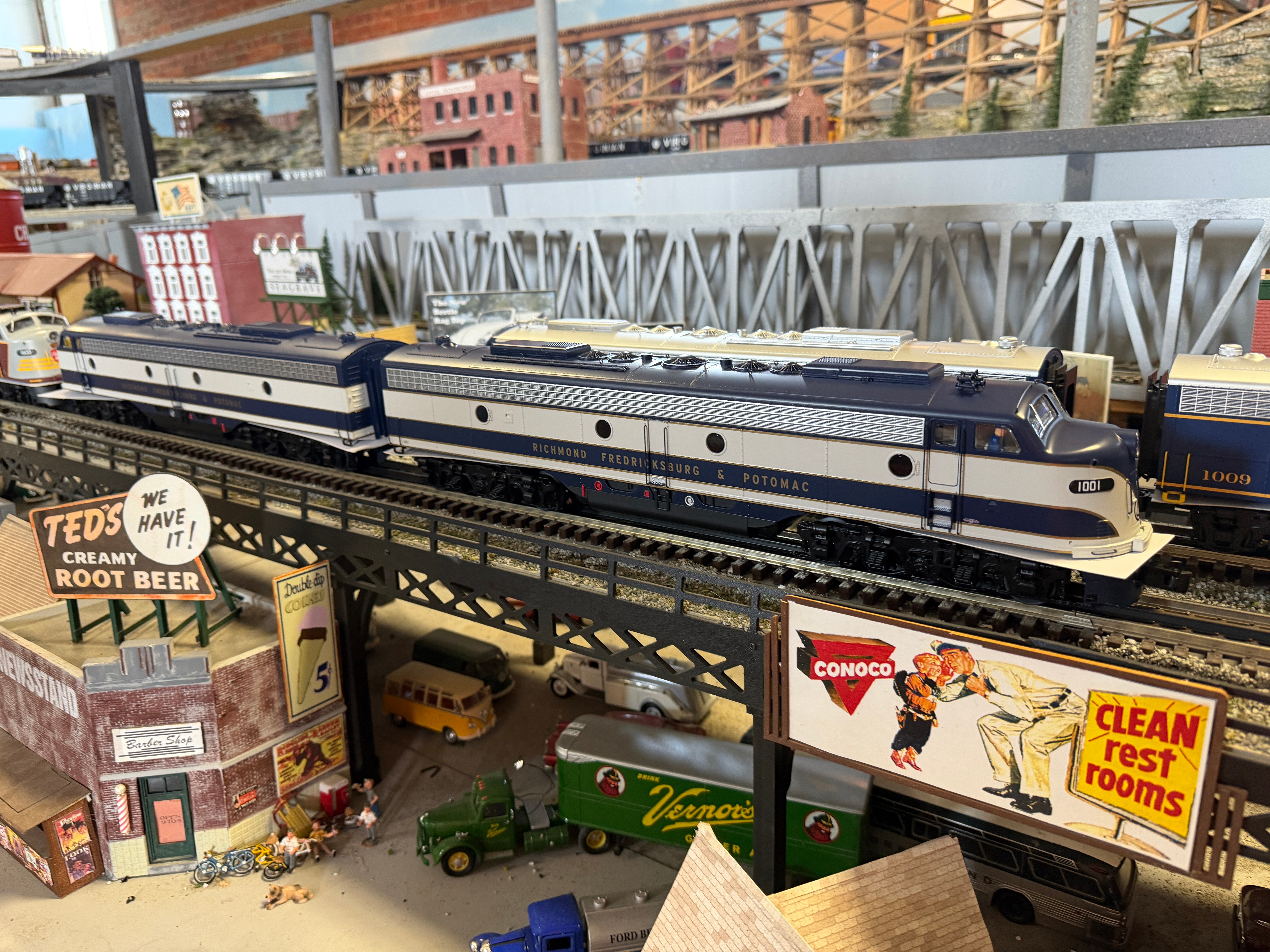 Lionel 2633290 - Legacy - E8 AA Diesel Set "Richmond, Fredericksburg & Potomac"