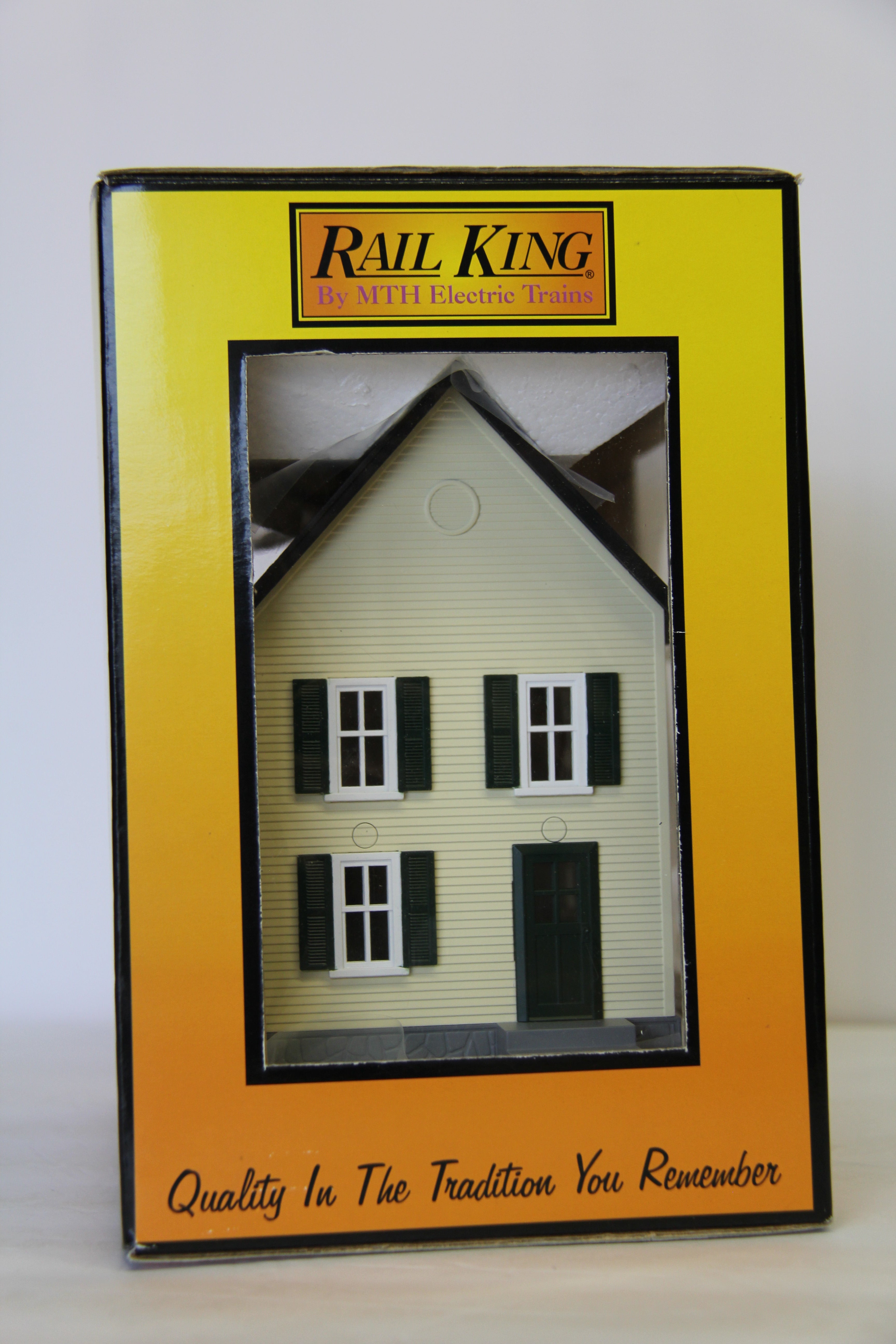 Rail King 30-9023 Row House Yellow w/ Green Shutters-Second hand-M6937