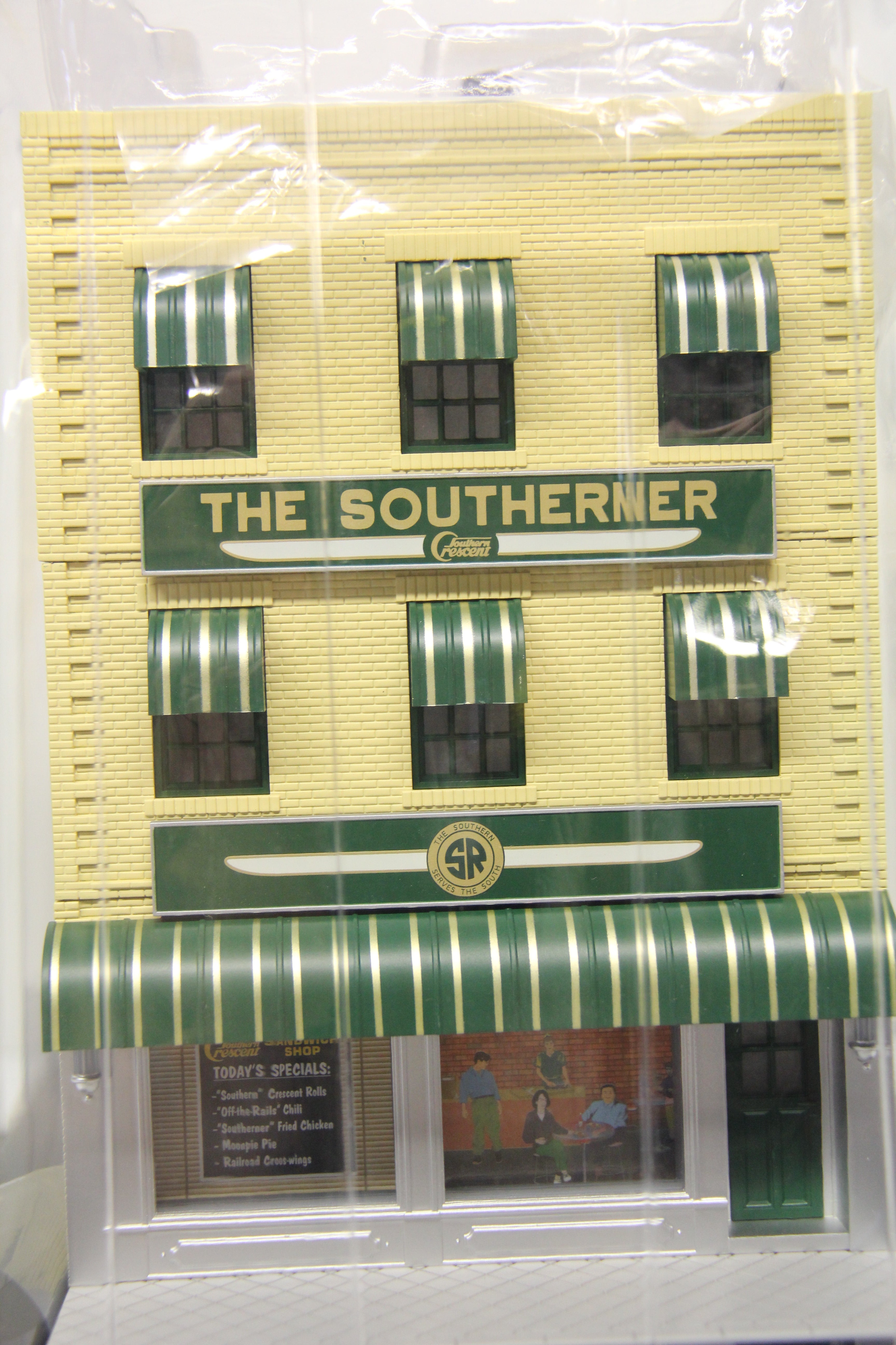 Rail King 30-90562 Southerner 3-Story City Building w/ Fire Escape -Second hand-M5562