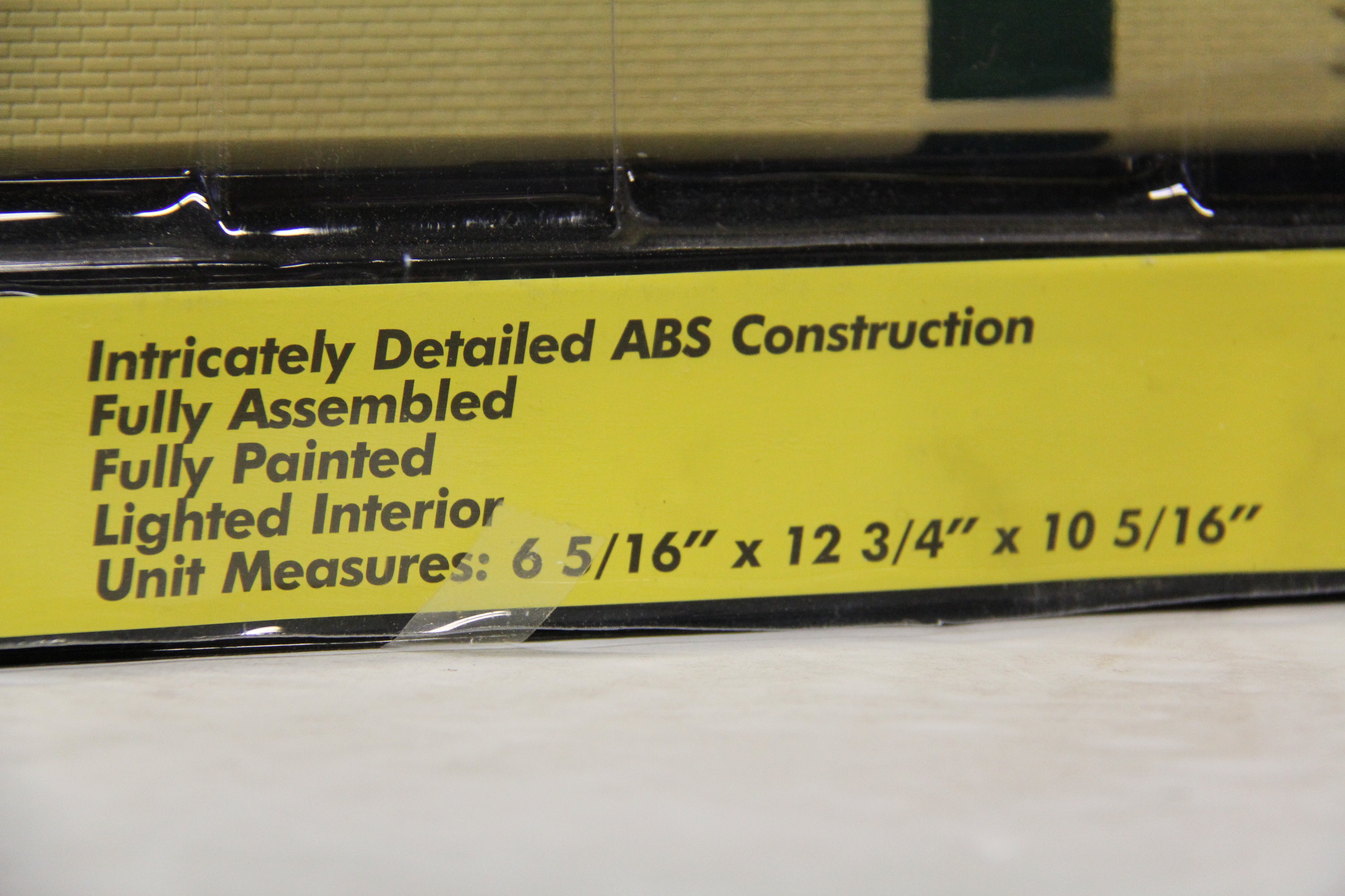 Rail King 30-90562 Southerner 3-Story City Building w/ Fire Escape -Second hand-M5562