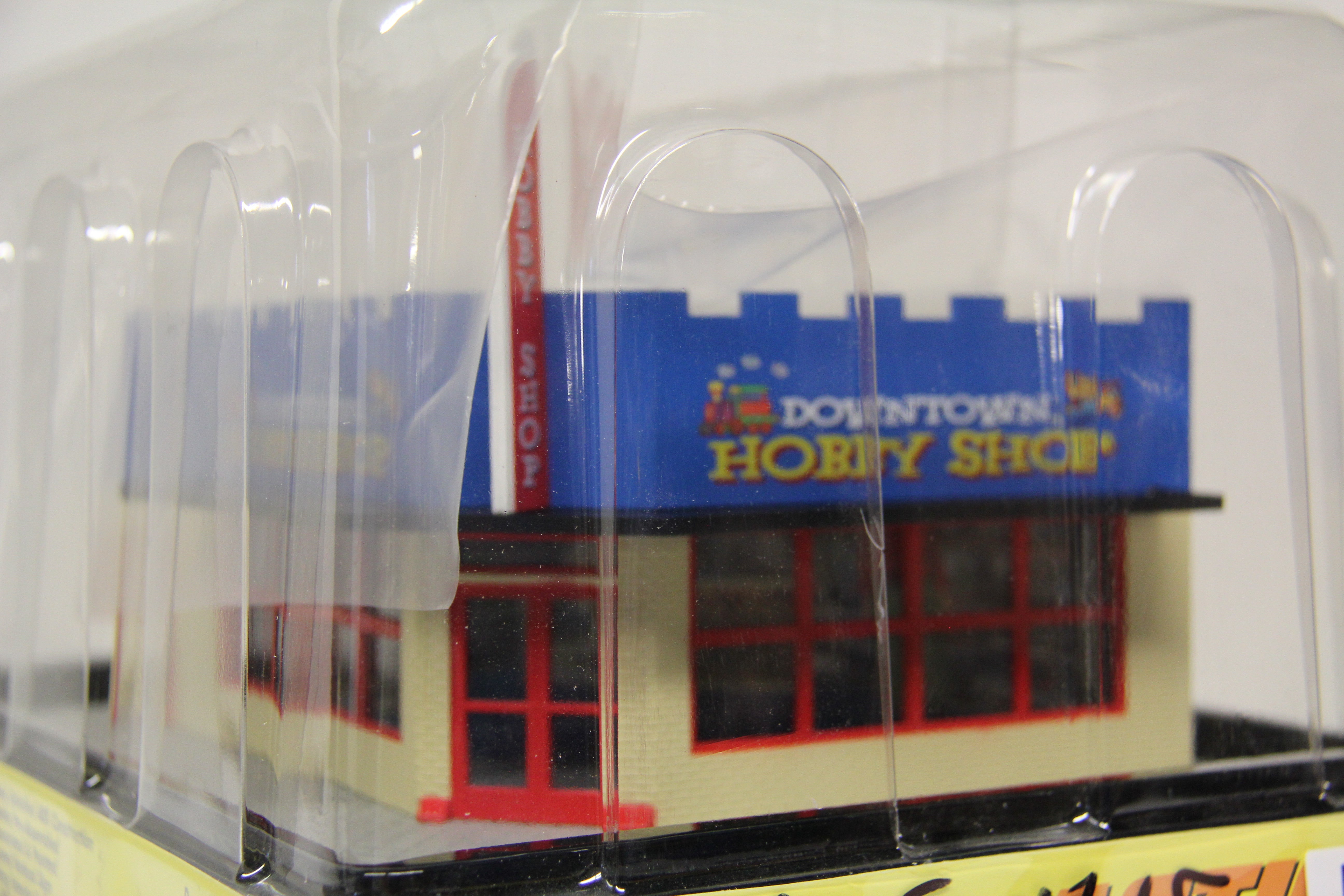 Rail King 30-90451 Downtown Hobby Single Story Opposite Corner Store-Second hand-M5565
