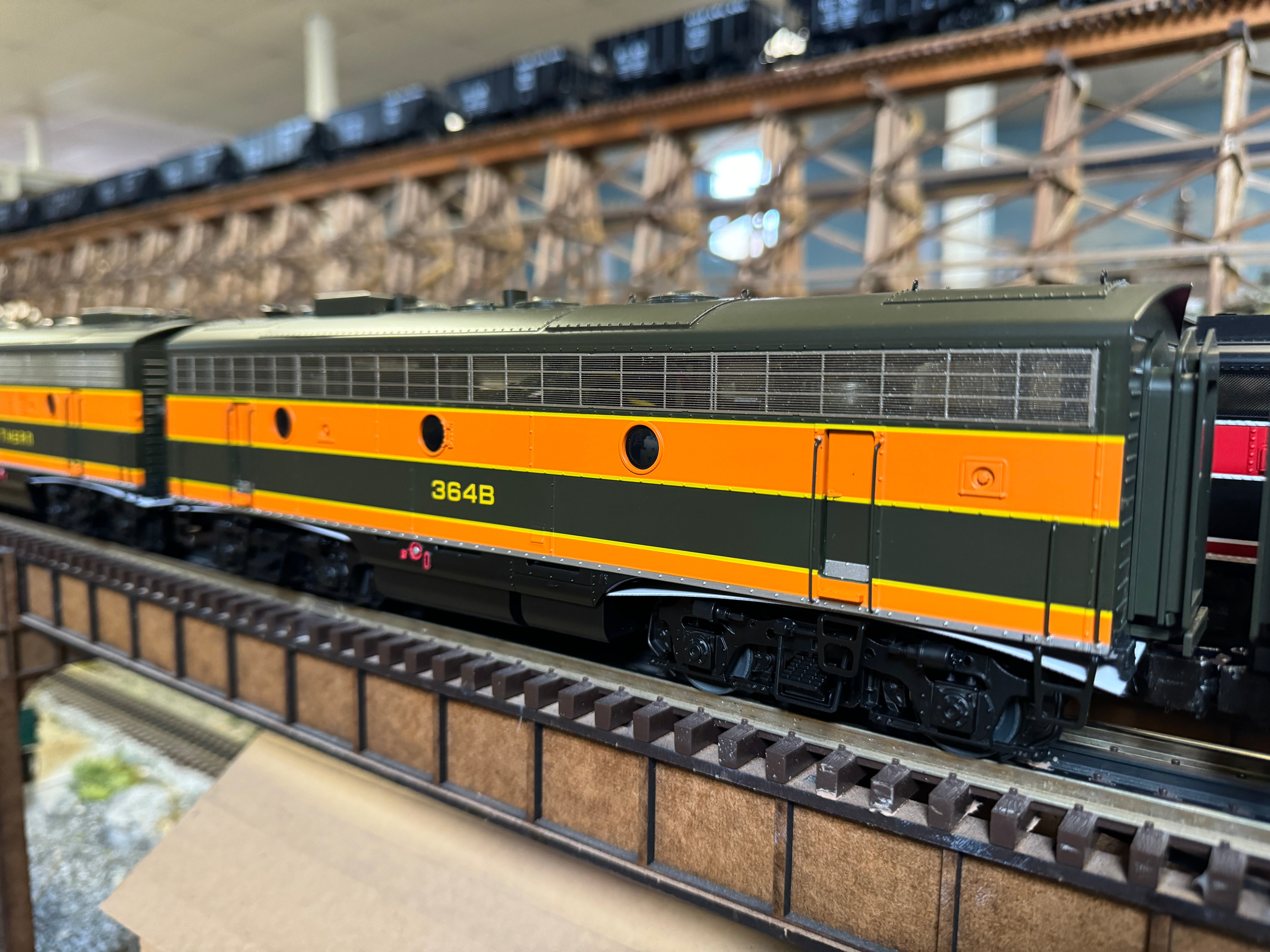 Lionel 2433208 - Legacy F7B Diesel Locomotive "Great Northern" #364B