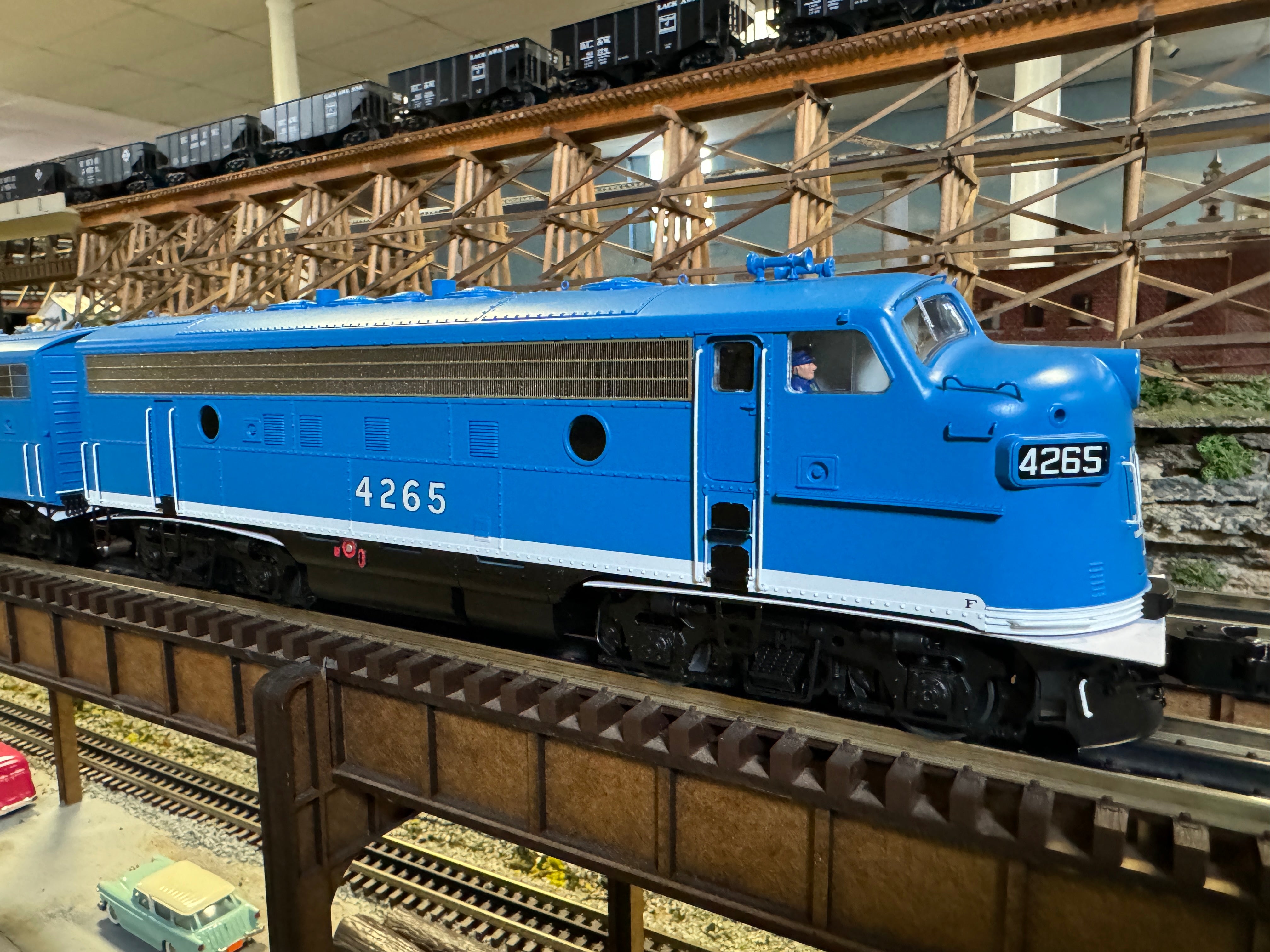 Lionel 2433180 - Legacy F7 AA Diesel Set "Boston & Maine" #4265,#4268