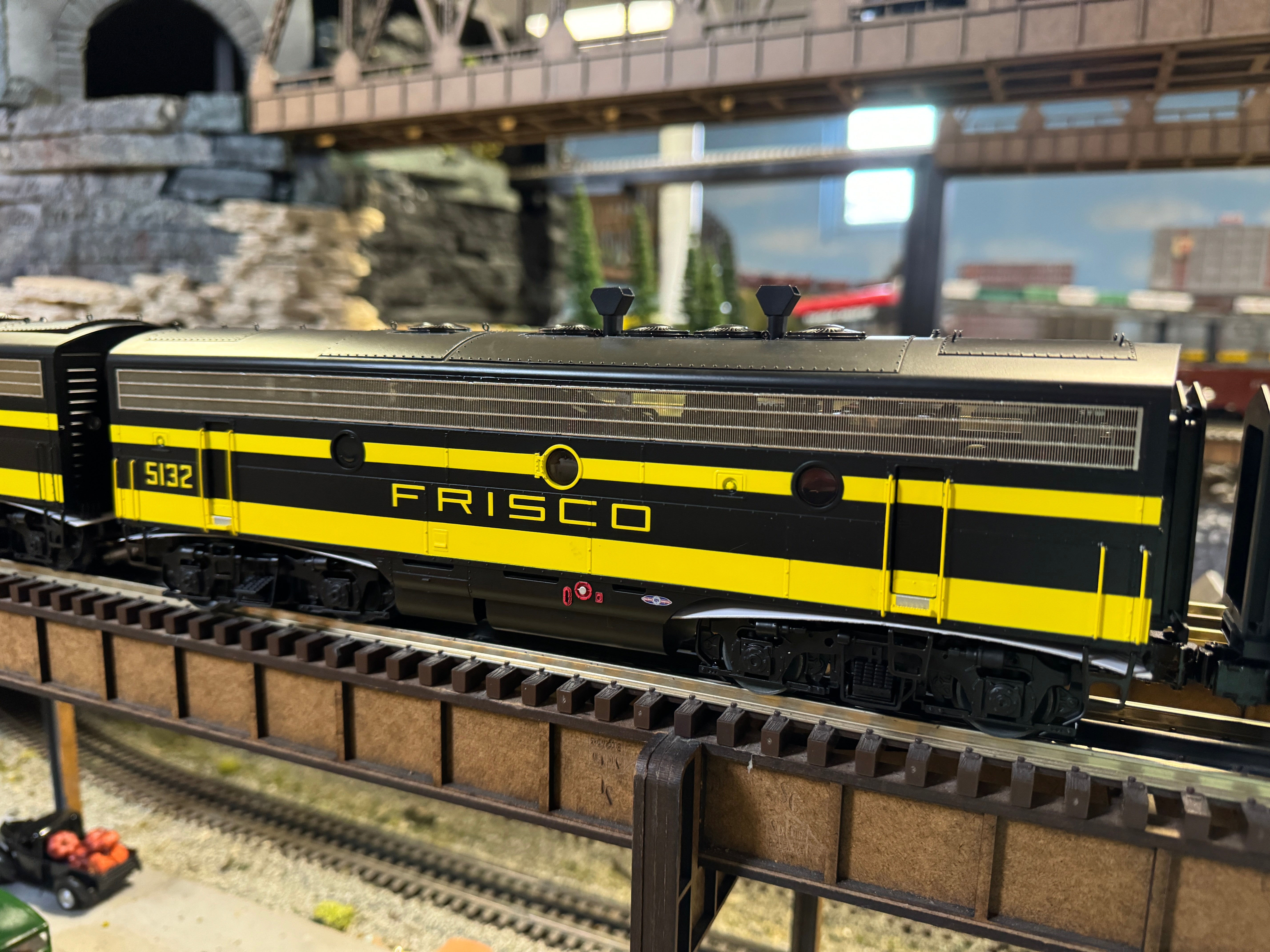 Lionel 2433228 - Legacy F7B Diesel Locomotive "Frisco" #5132