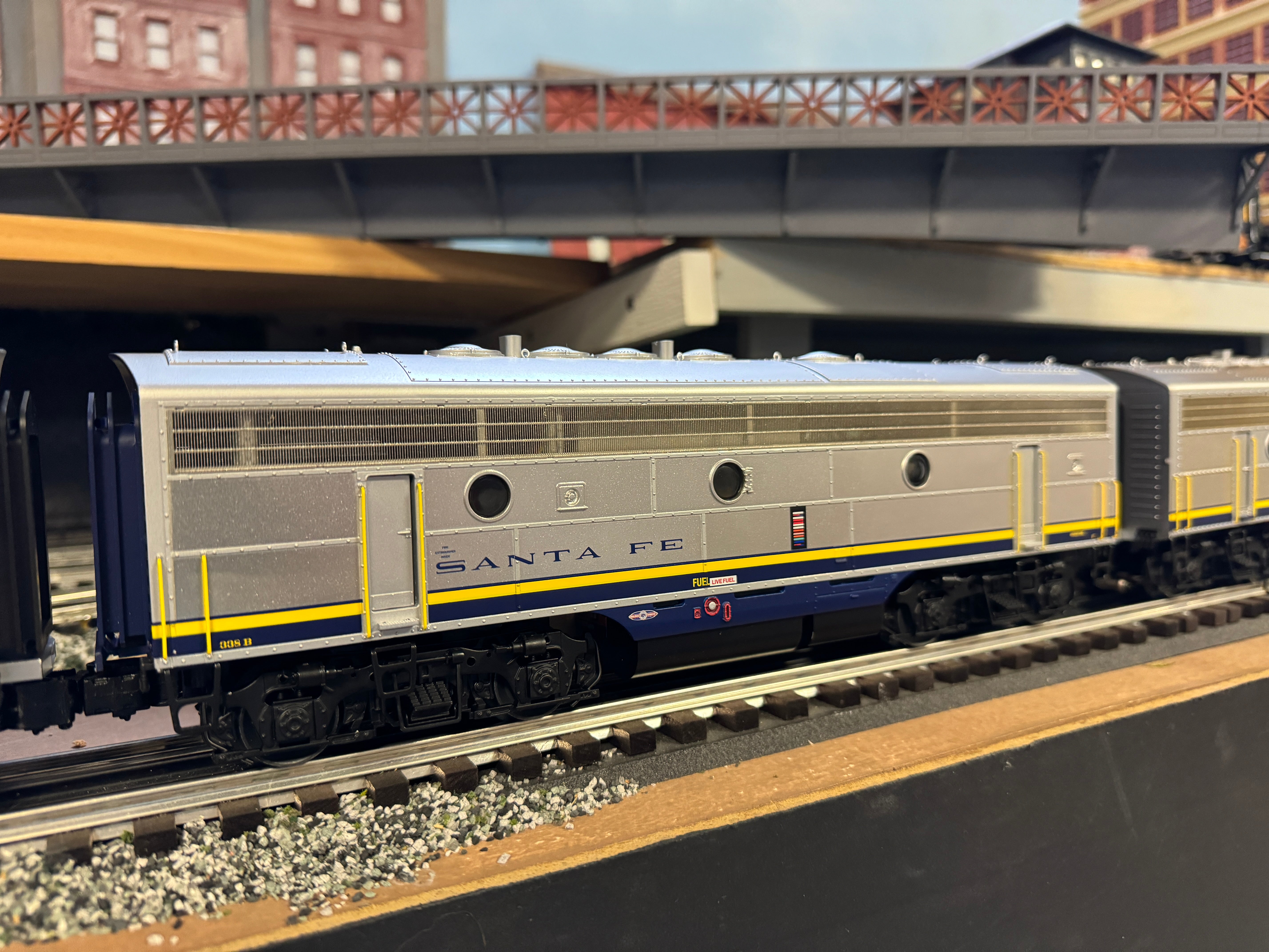Lionel 2433178 - Legacy F7B Diesel Locomotive "Santa Fe" #337A