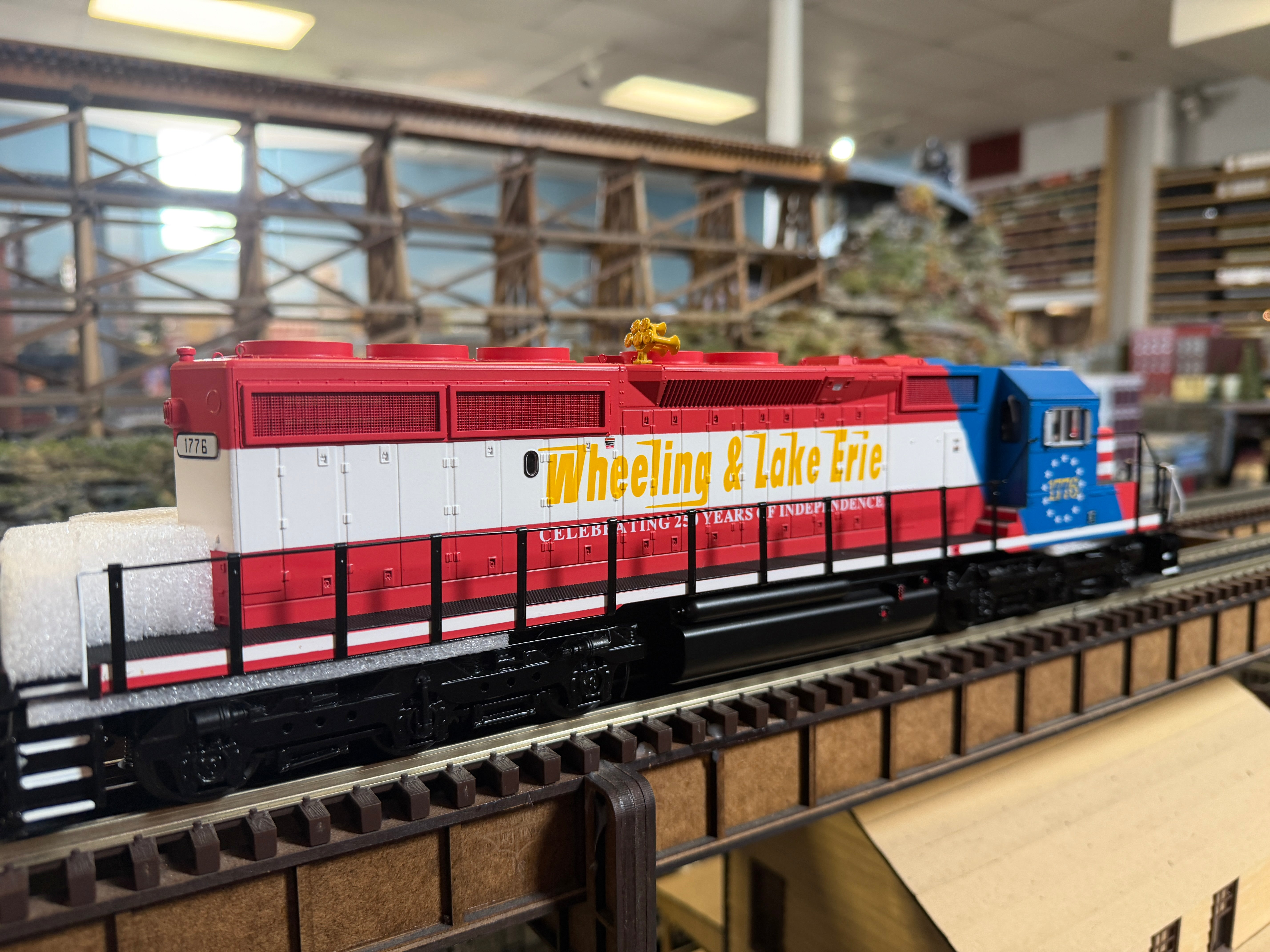 Atlas O 30138695 - Premier - SD40-2 Diesel Locomotive "Wheeling & Lake Erie" #1776