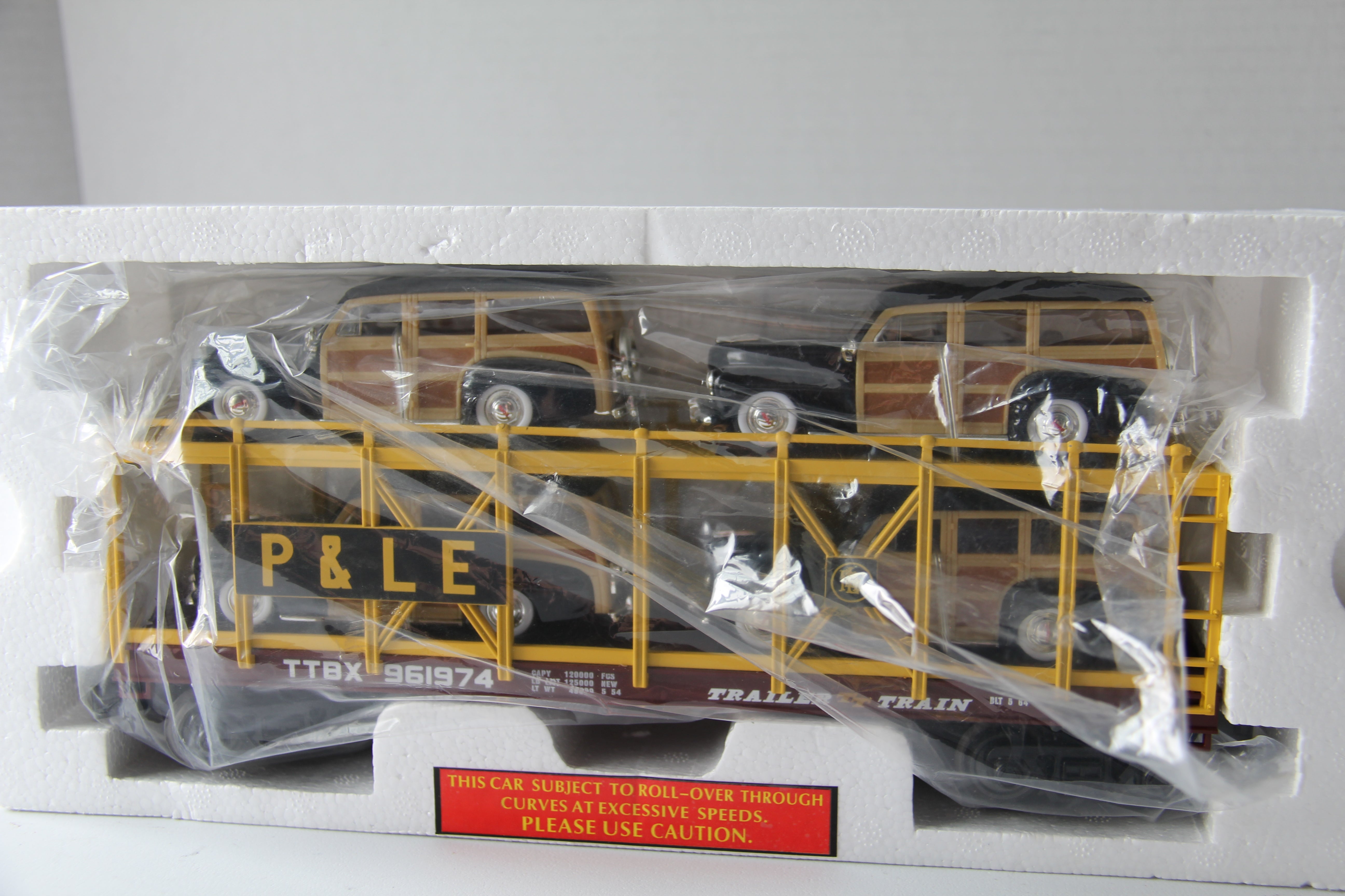 Rail King 30-76644 Pittsburgh & Lake Erie Auto Carrier w/ (4) '48 Ford Woody-Second hand-M2491