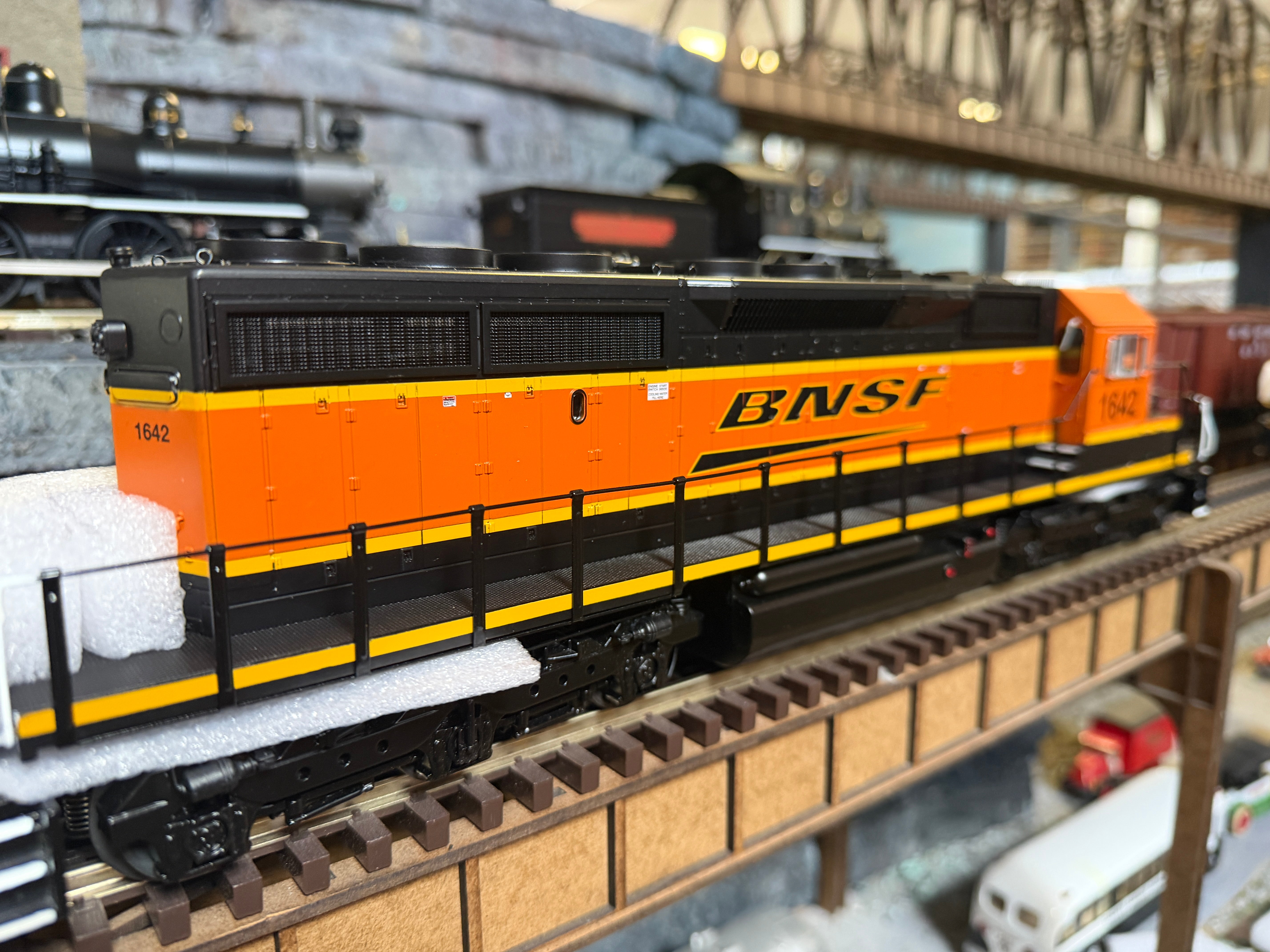 Atlas O 30138589 - Premier - SD40 Diesel Locomotive "BNSF" #1642 (H4)