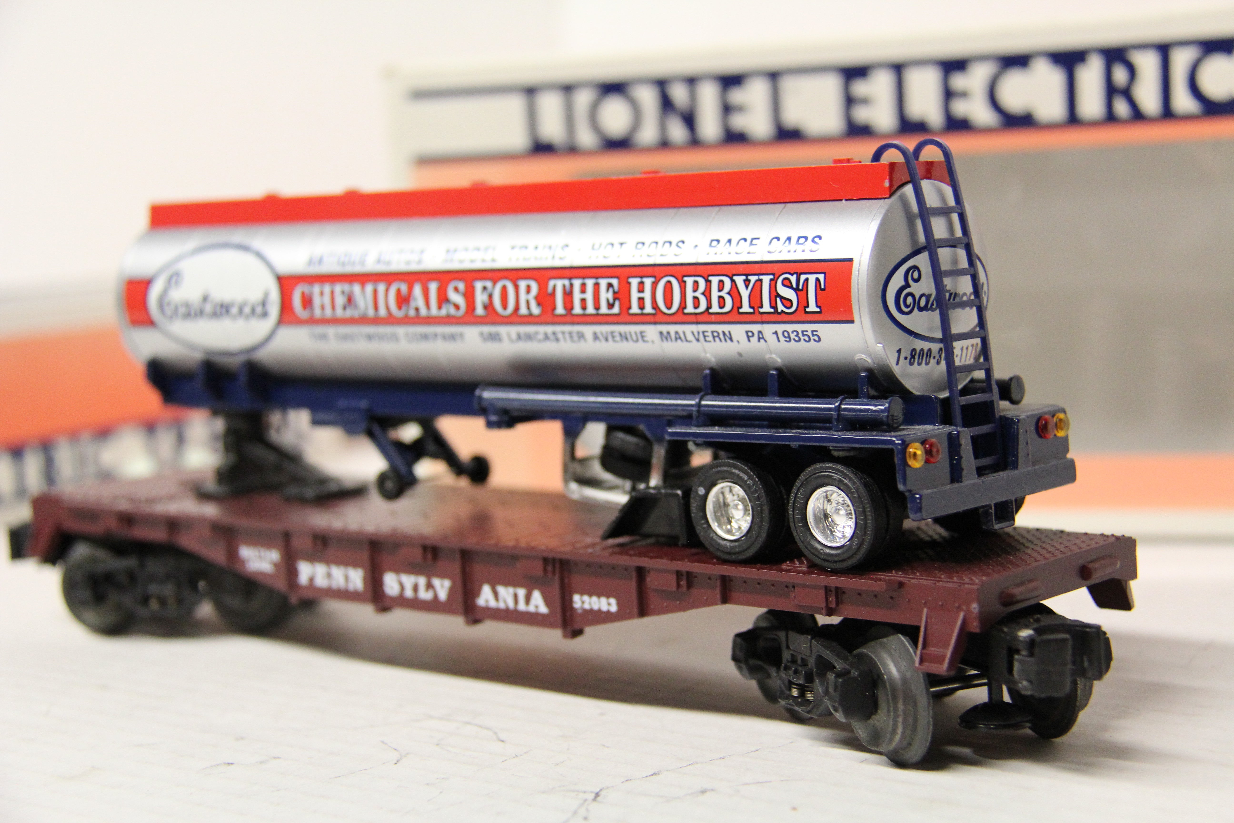 Lionel 6-52083 Eastwood Chemicals Tanker w/ Flatcar-Second hand-M5600