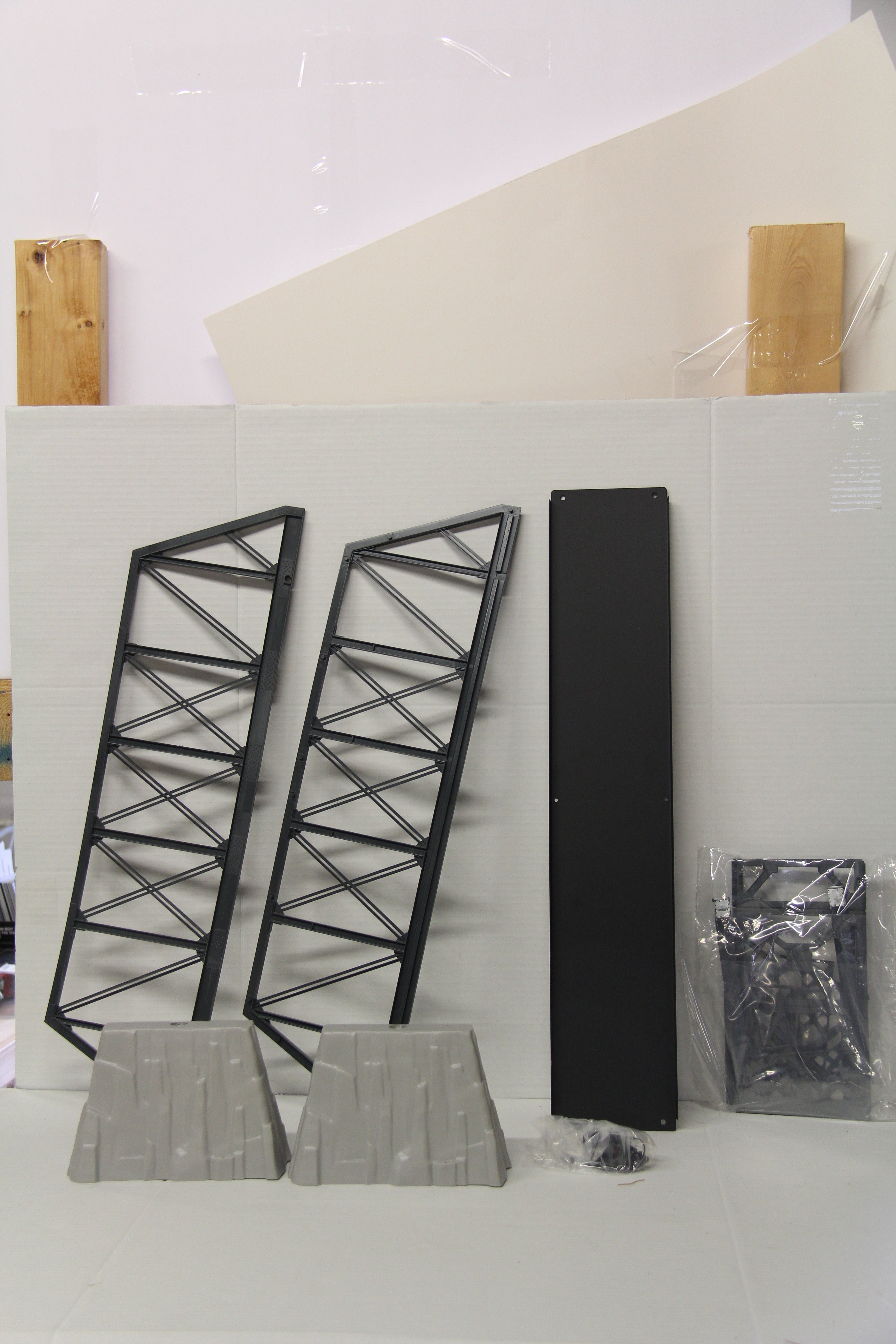 Lionel 6-12772 Illuminated Extension Bridge w/ Rock Piers-Second hand-M6961