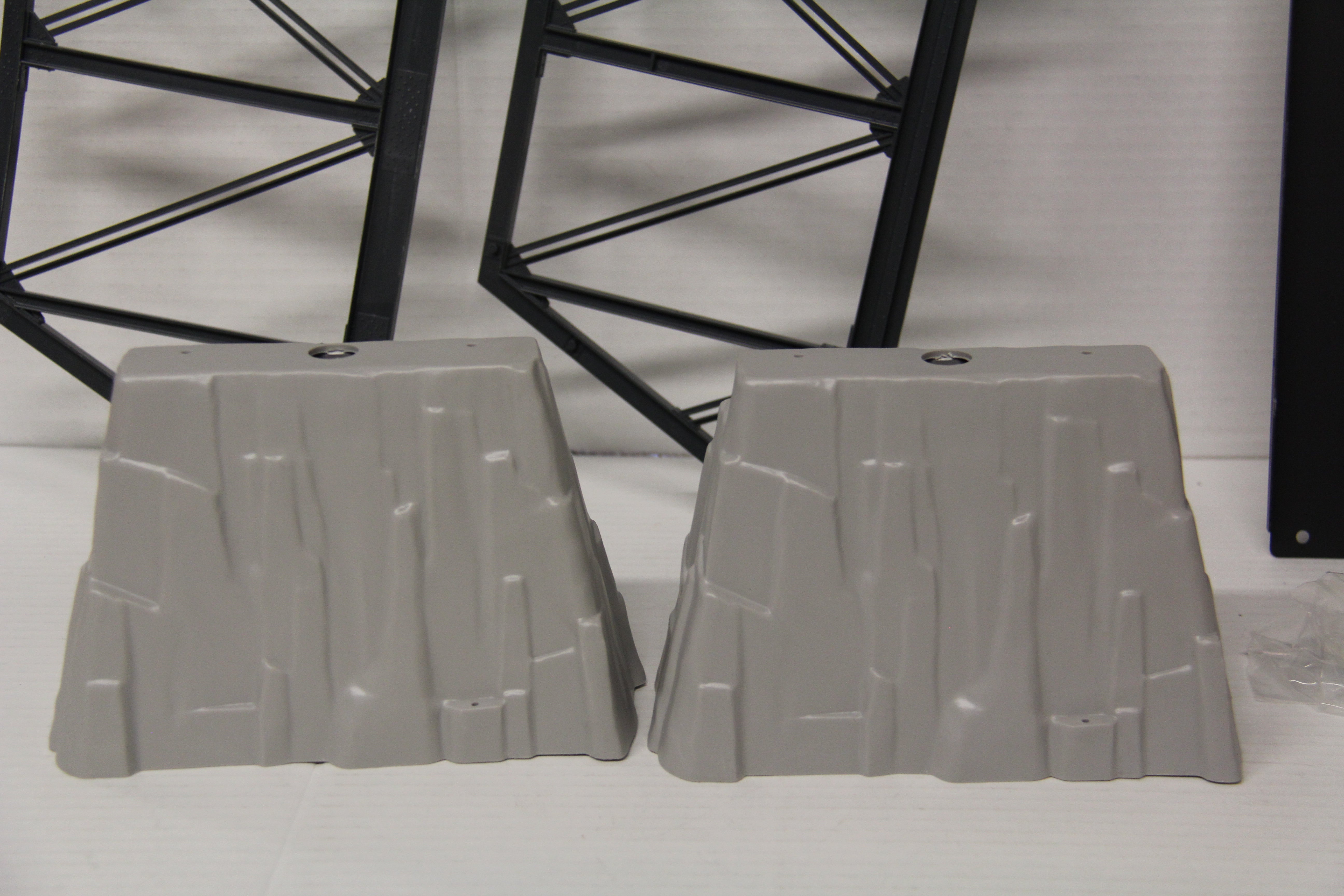 Lionel 6-12772 Illuminated Extension Bridge w/ Rock Piers-Second hand-M6961