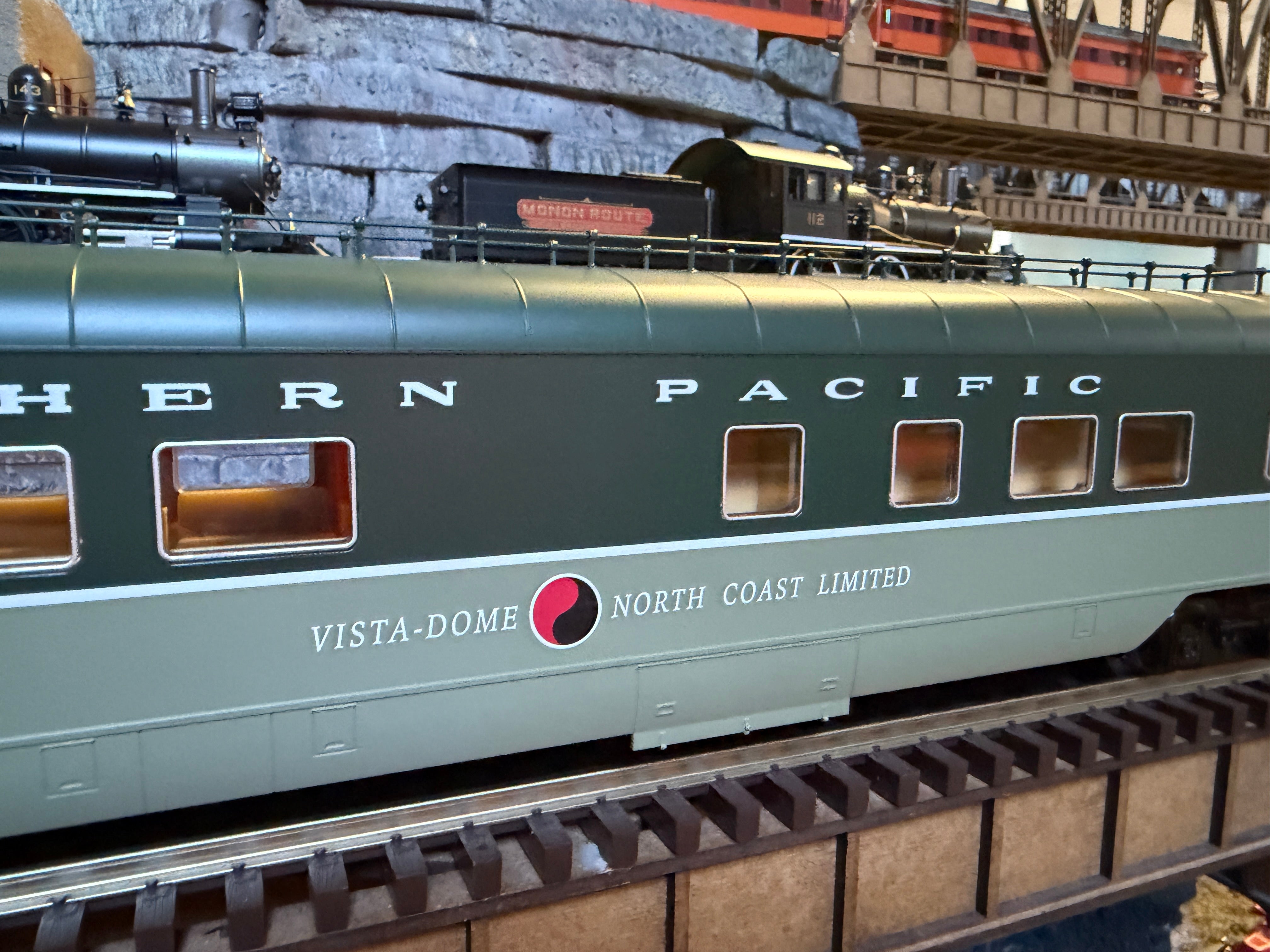 Lionel 2627050 - 21" Passenger Car Set "North Coast Limited" (4-Car)