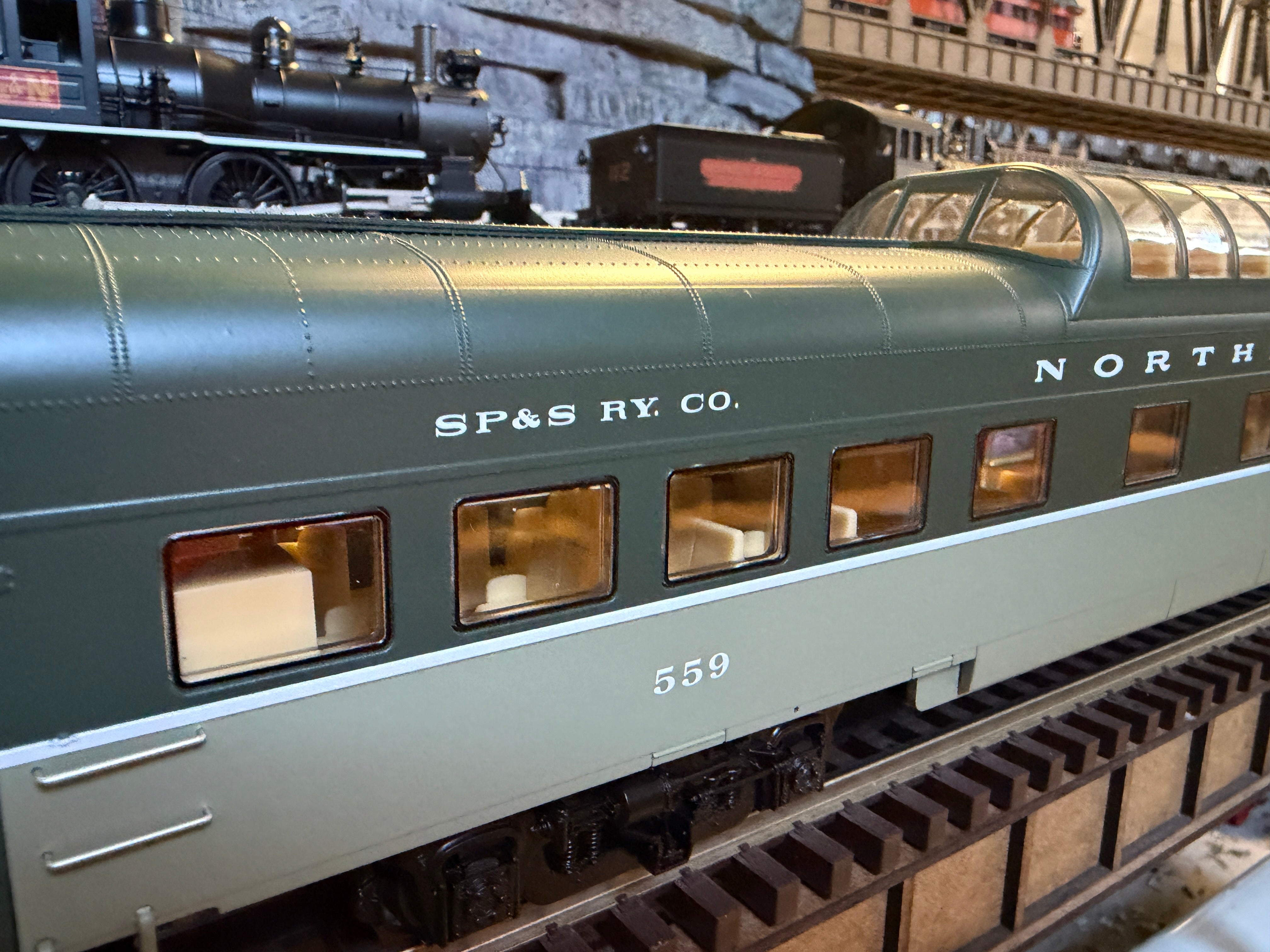 Lionel 2627050 - 21" Passenger Car Set "North Coast Limited" (4-Car)