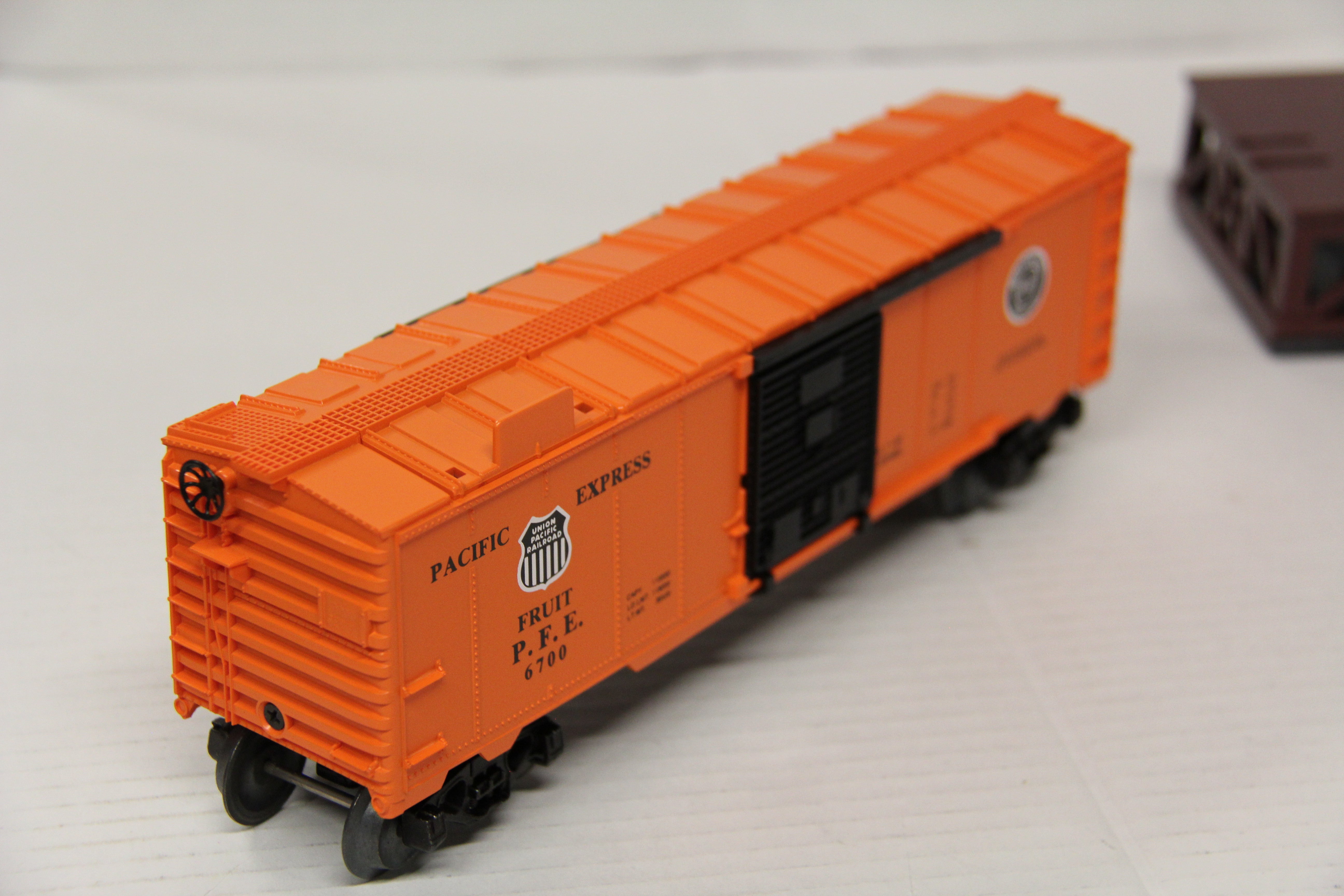 Lionel 6-2306 Operating Icing Station & Pacific Fruit Express Ice Car-Second hand-M6963