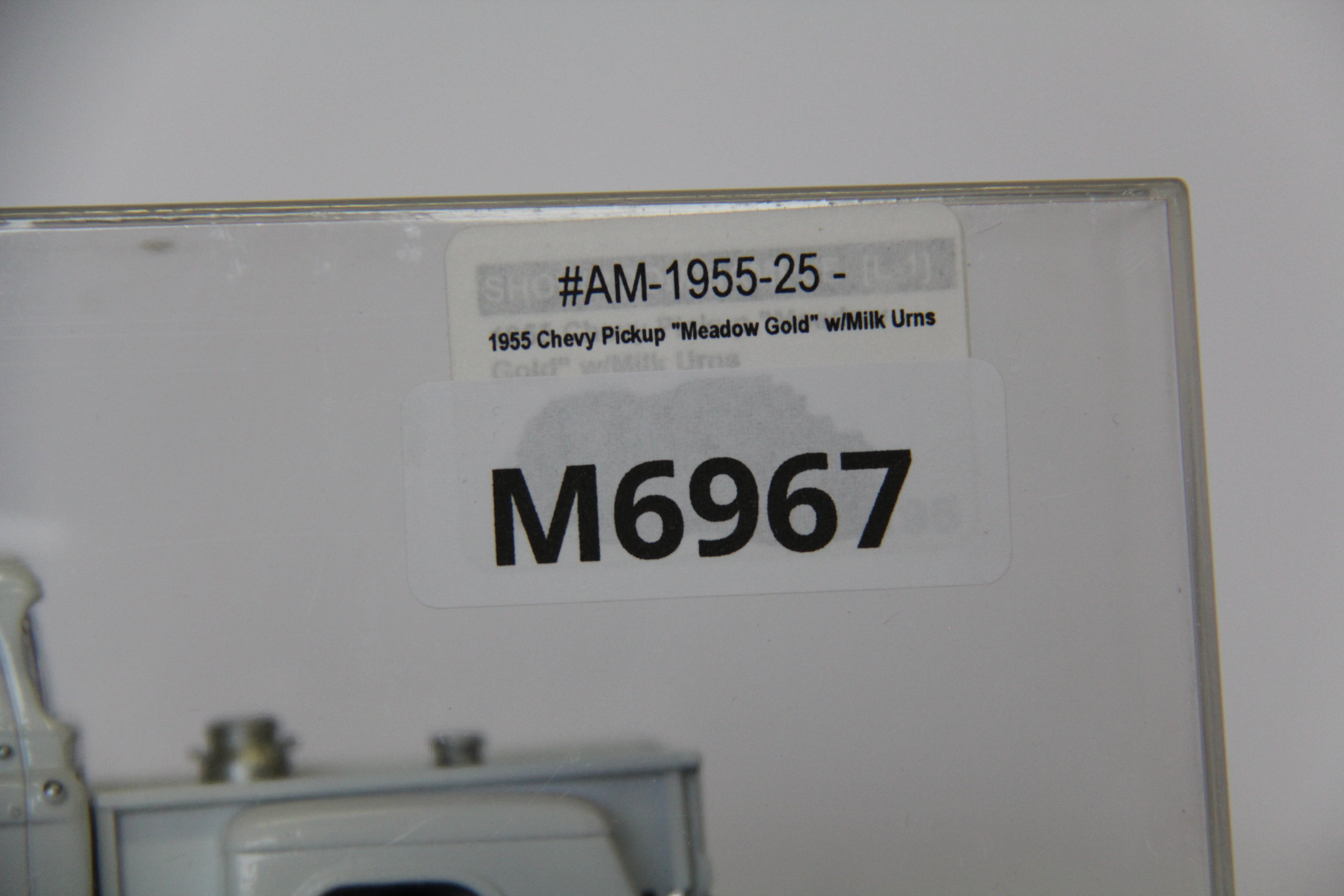 American Heritage Models AM-1955-25 1955 Chevy Pickup "Meadow Gold" with Milk Urns-Second hand-M6967