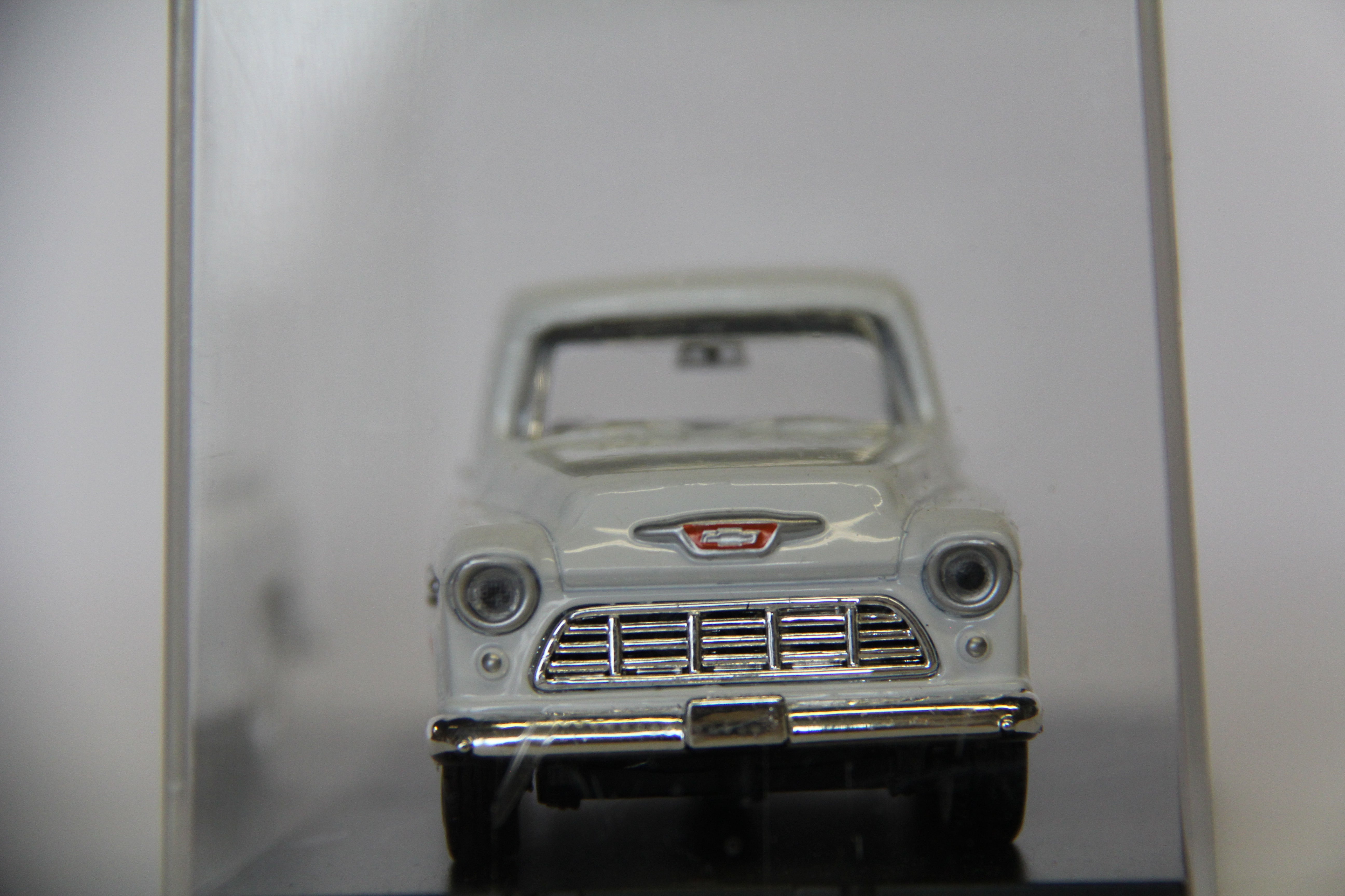 American Heritage Models AM-1955-25 1955 Chevy Pickup "Meadow Gold" with Milk Urns-Second hand-M6967
