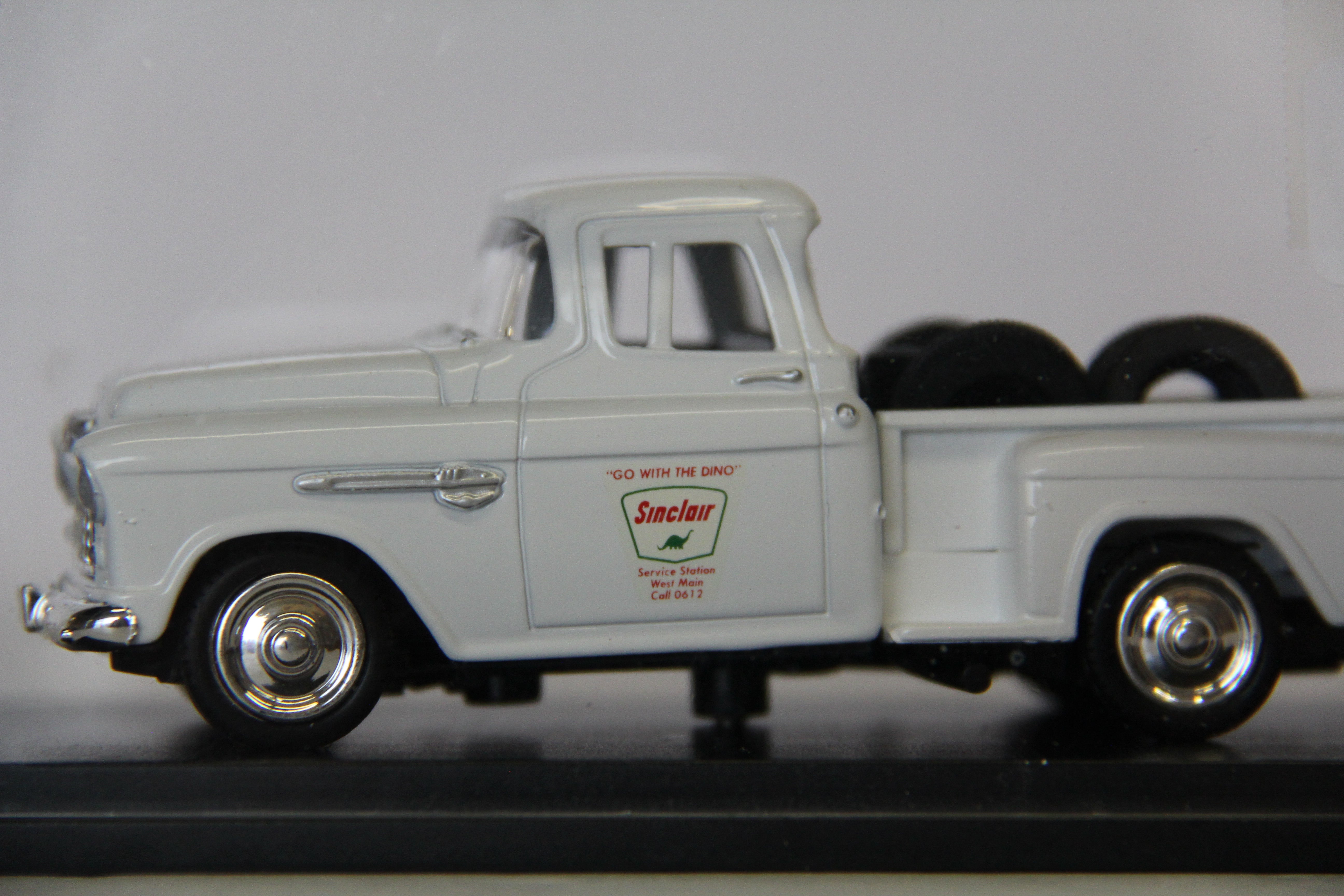 American Heritage Models AM-1955-03 1955 Chevy Pickup "Sinclair"-Second hand-M6968