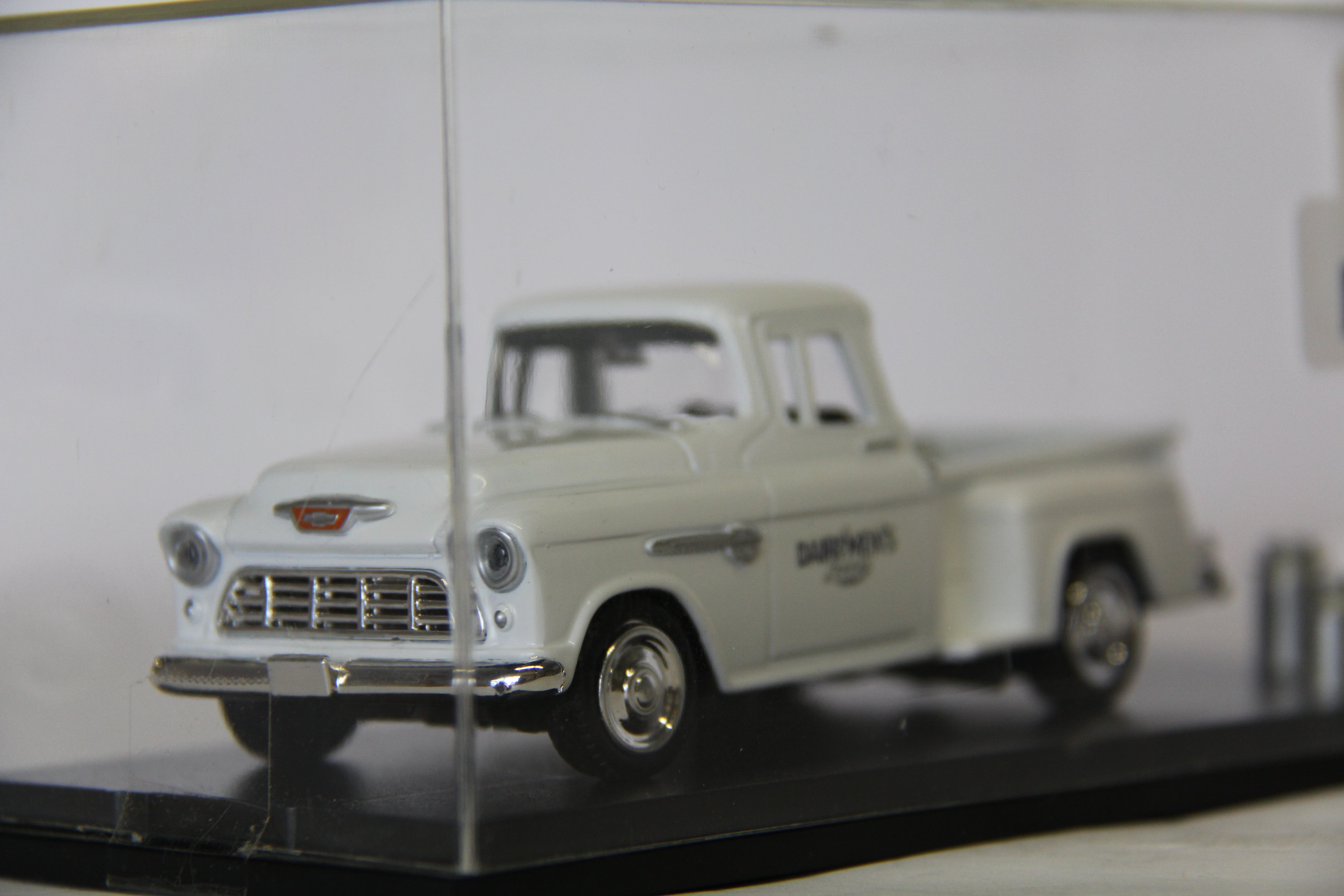 American Heritage Models AM-1955-18 1955 Chevy Pickup "Dairymen's League" with Milk Urns-Second hand-M6969