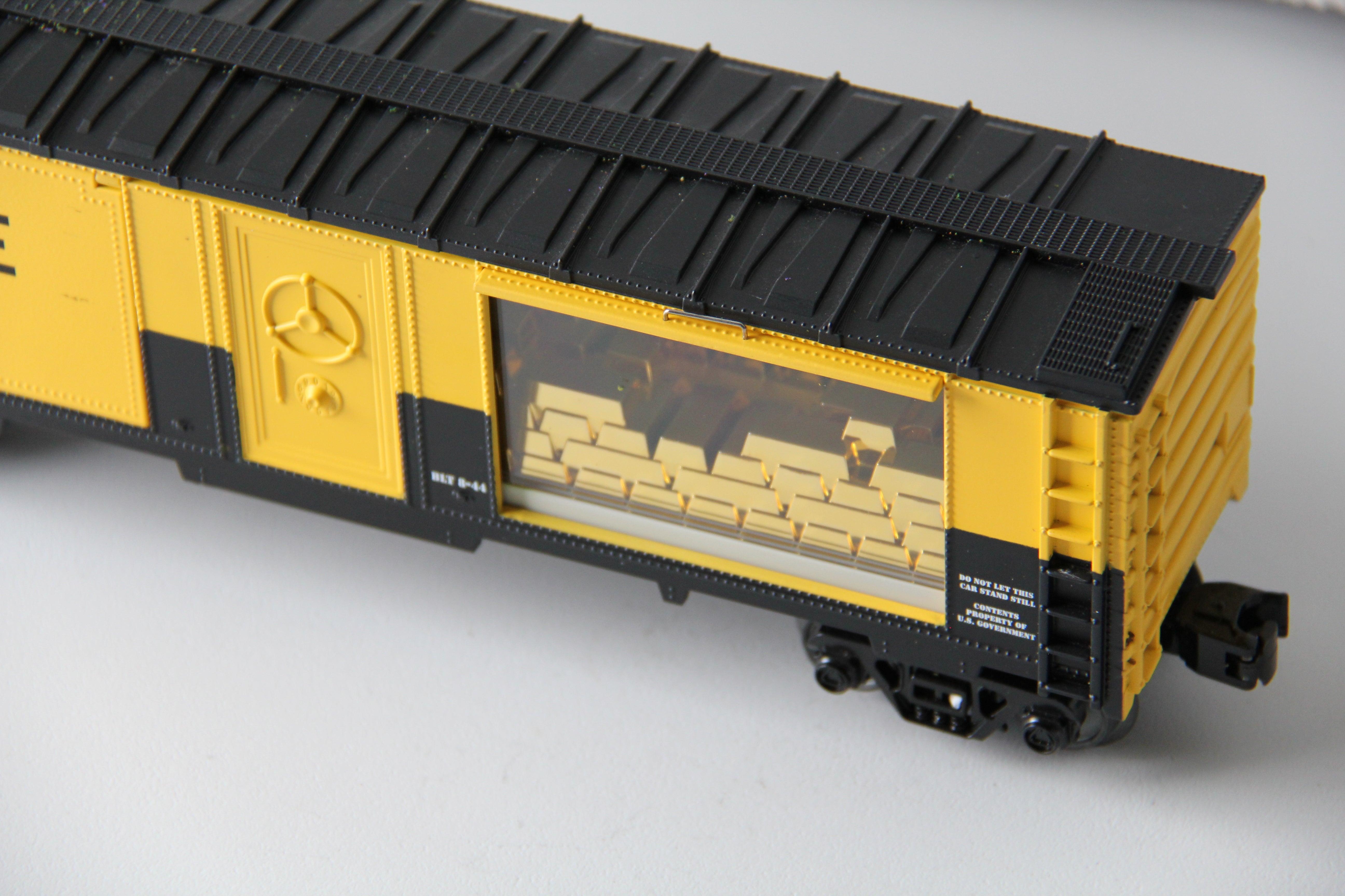 MTH 30-74764 Pittsburgh & Lake Erie 40' Window Mint Box w/ Gold-Second hand-M2529
