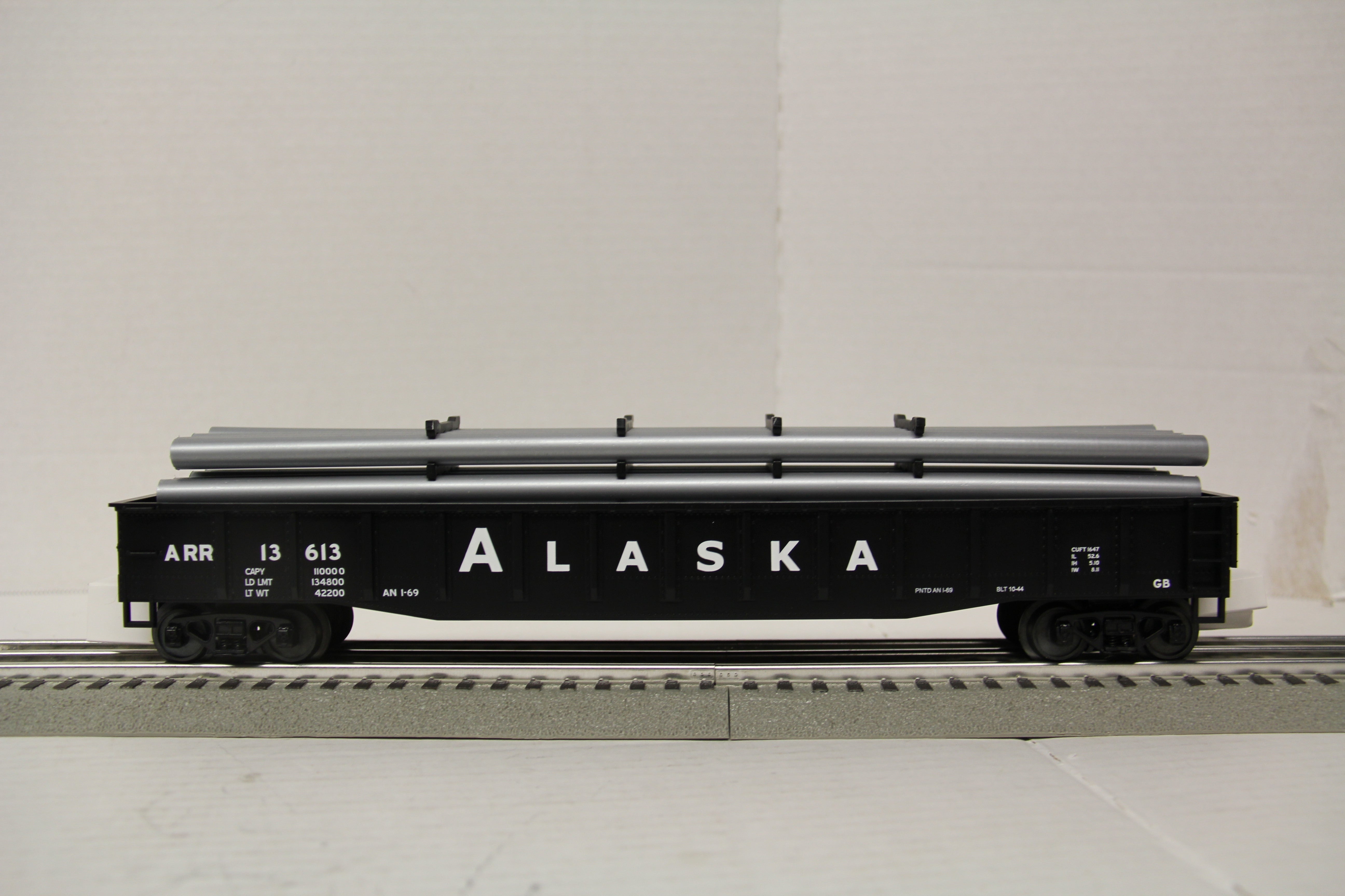 MTH 20-98756 Alaska #13613 Gondola Car w/ Pipe Load-Second hand-M5614