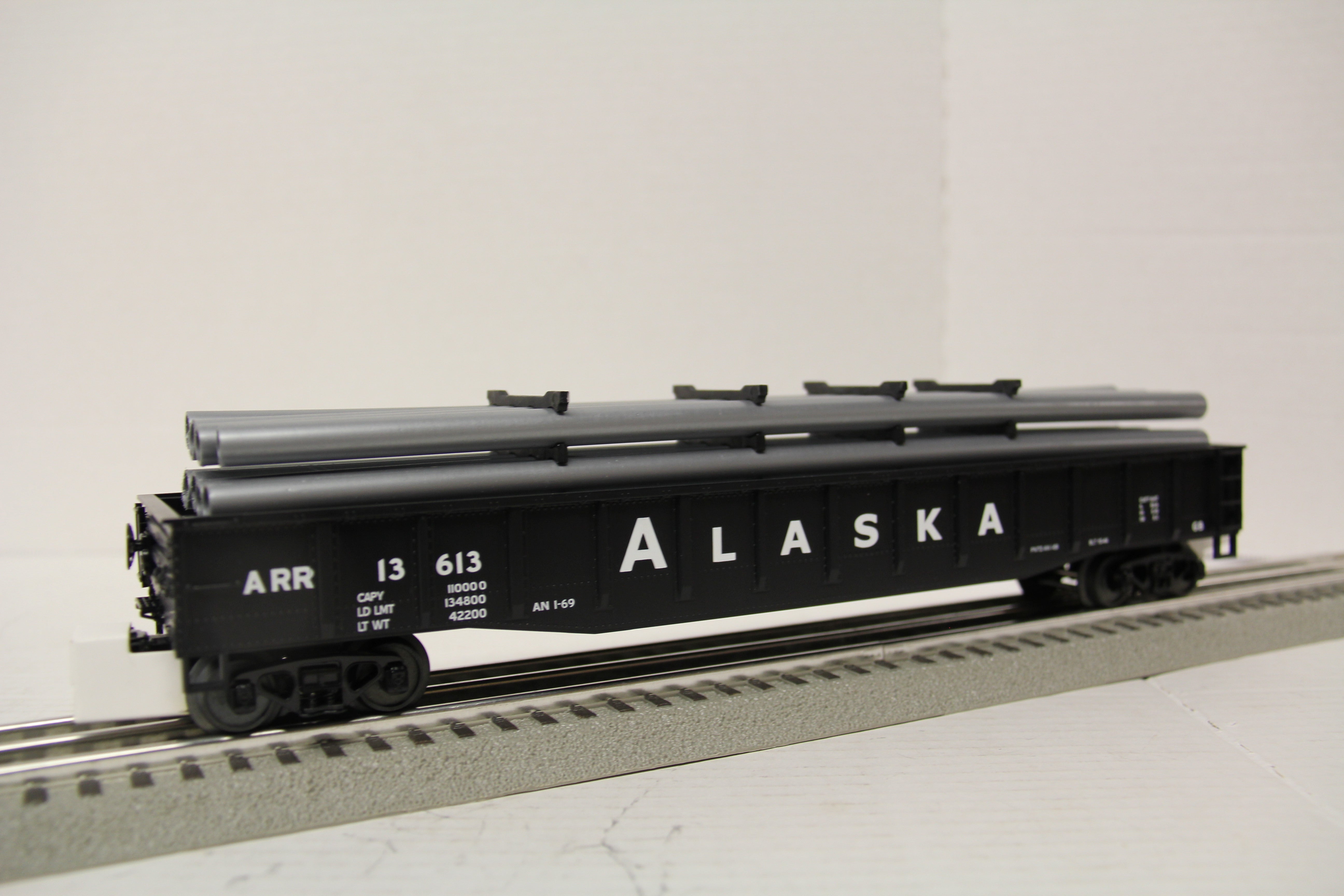 MTH 20-98756 Alaska #13613 Gondola Car w/ Pipe Load-Second hand-M5614