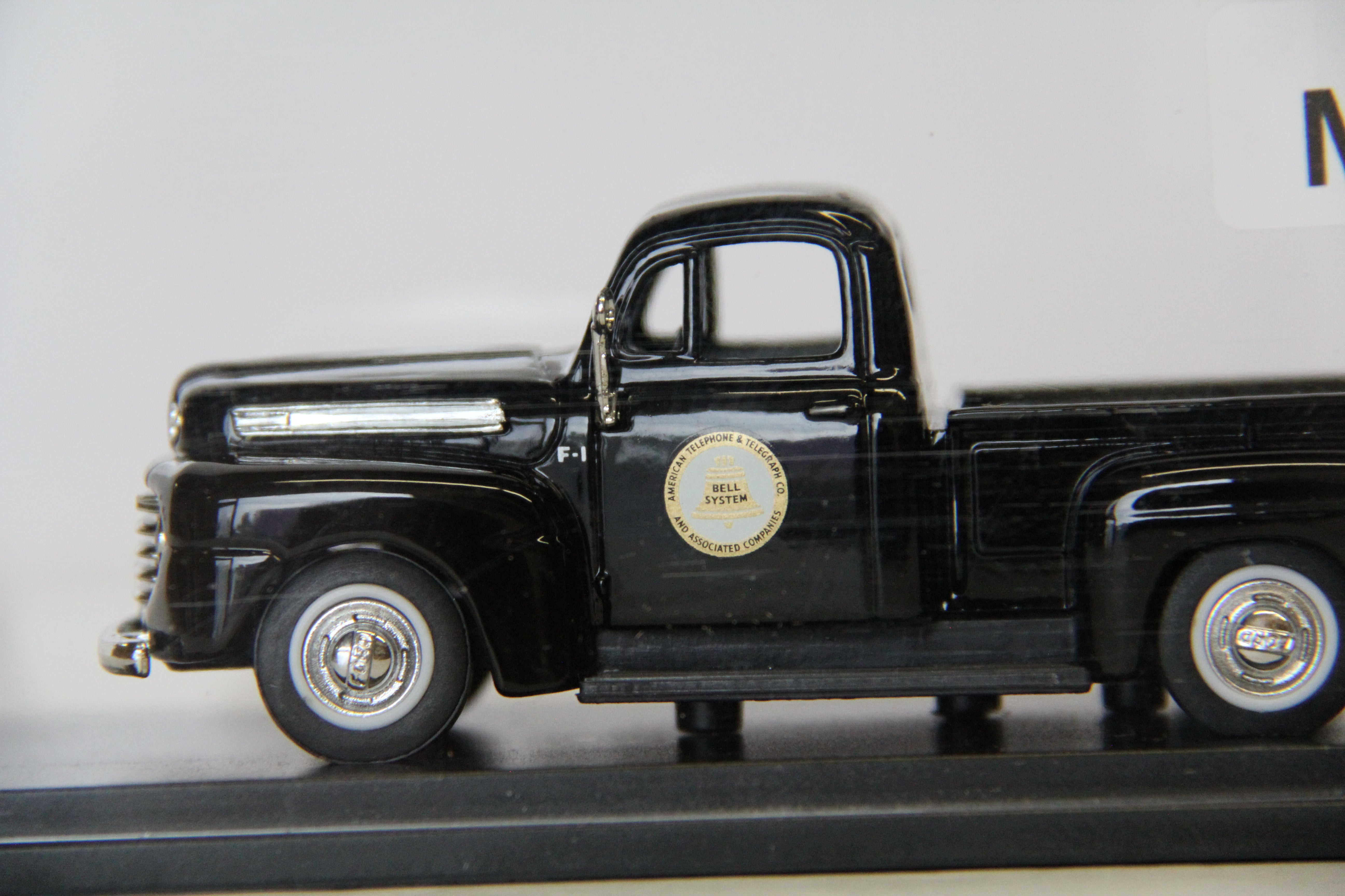 American Heritage Models AM-1948-27 1948 Ford F1 Pickup "Bell Telephone"-Second hand-M6971
