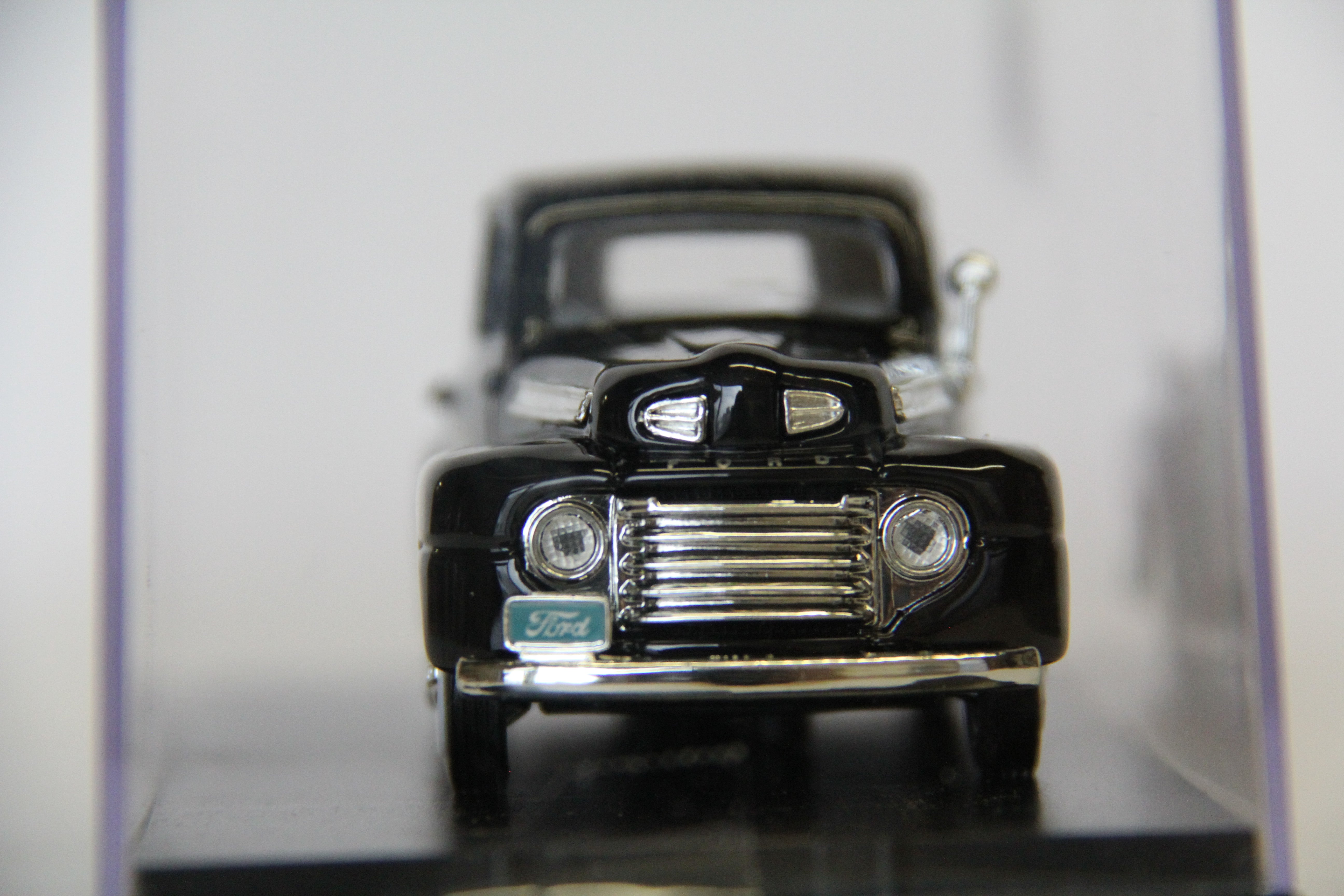 American Heritage Models AM-1948-27 1948 Ford F1 Pickup "Bell Telephone"-Second hand-M6971