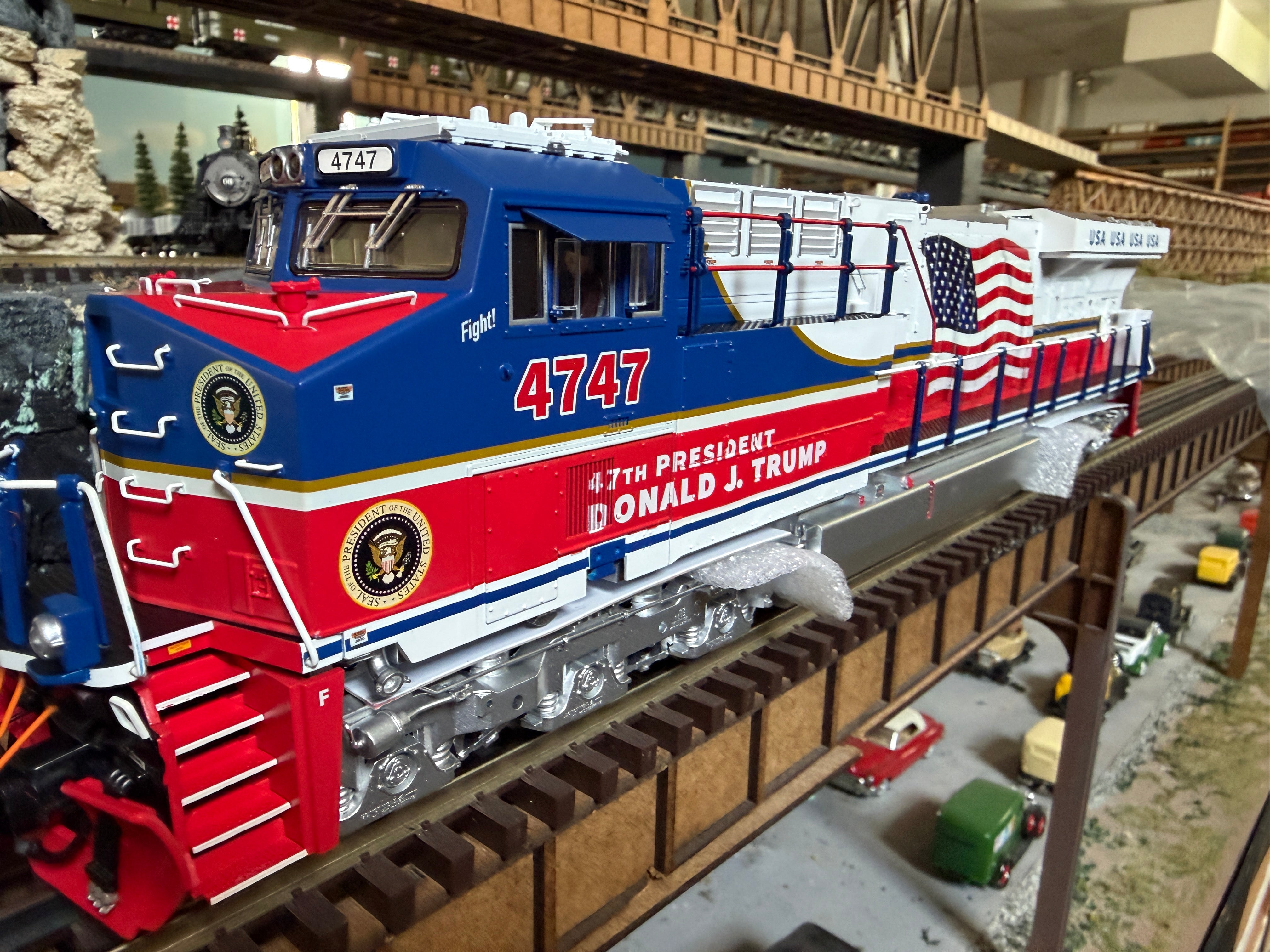 Lionel 2533147 - Legacy - ES44 Diesel Locomotive "Trump" #4747 - Custom Run