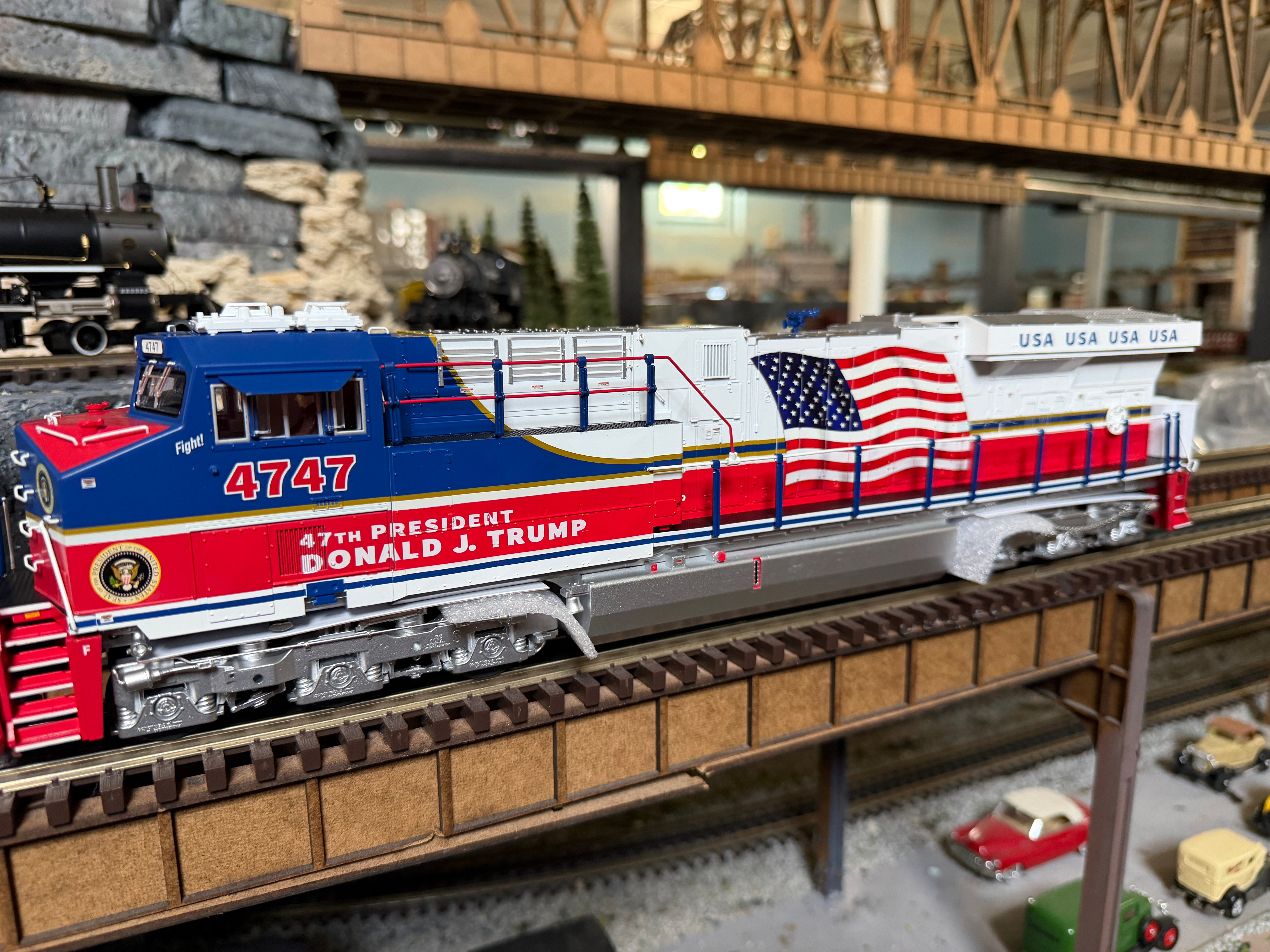Lionel 2533147 - Legacy - ES44 Diesel Locomotive "Trump" #4747 - Custom Run