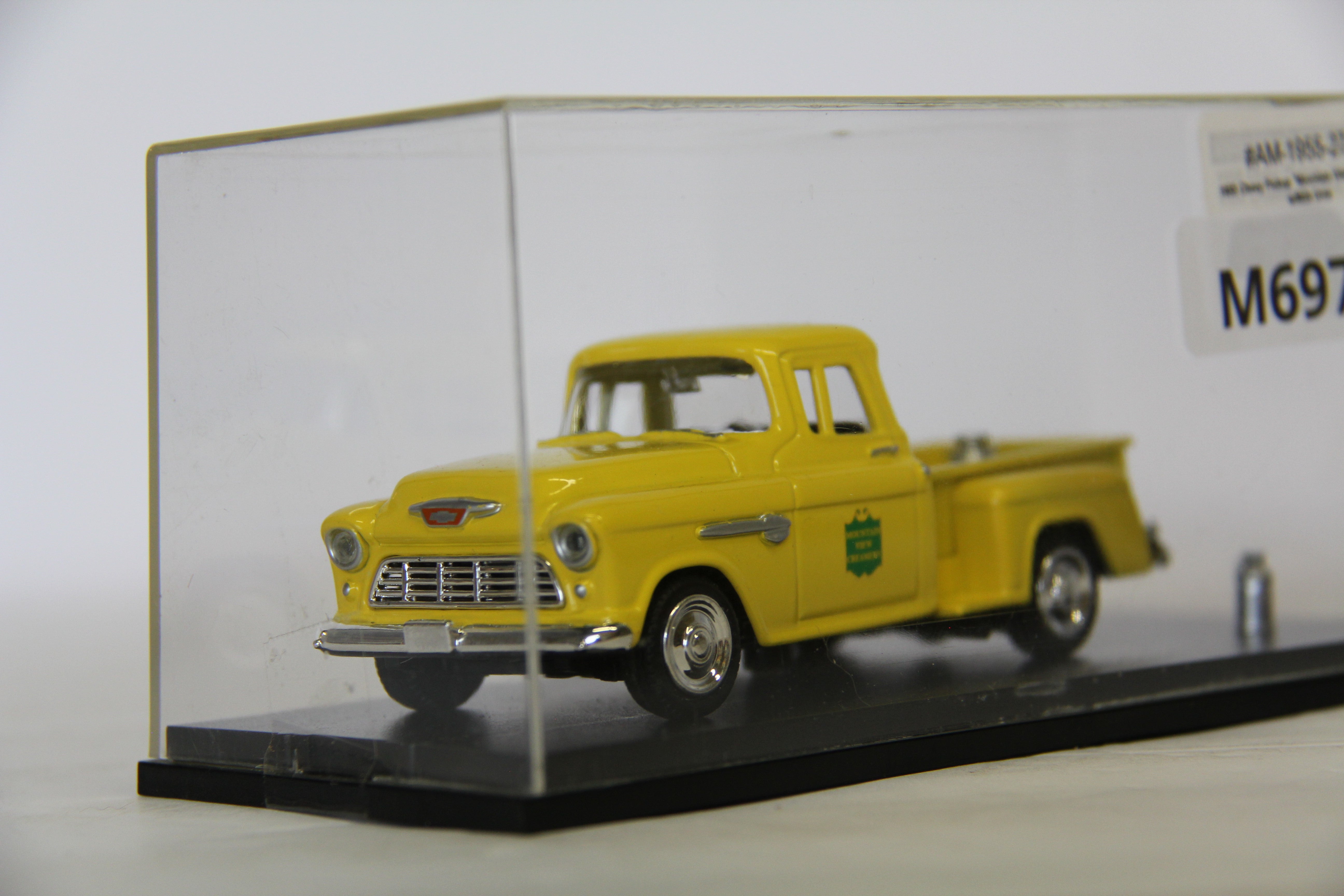 American Heritage Models AM-1955-27 1955 Chevy Pickup "Mountain View Creamery" with Milk Urns-Second hand-M6974
