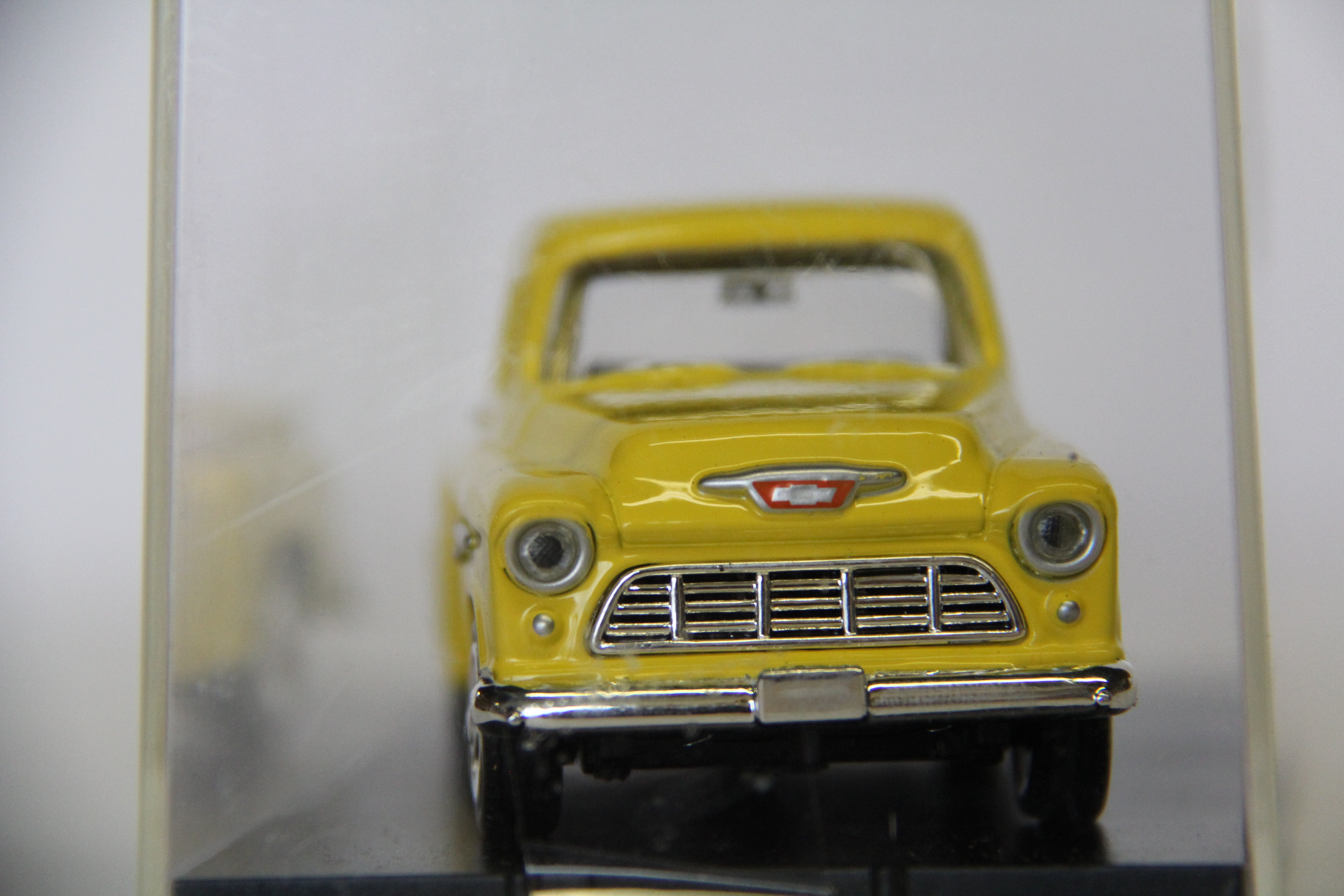 American Heritage Models AM-1955-27 1955 Chevy Pickup "Mountain View Creamery" with Milk Urns-Second hand-M6974