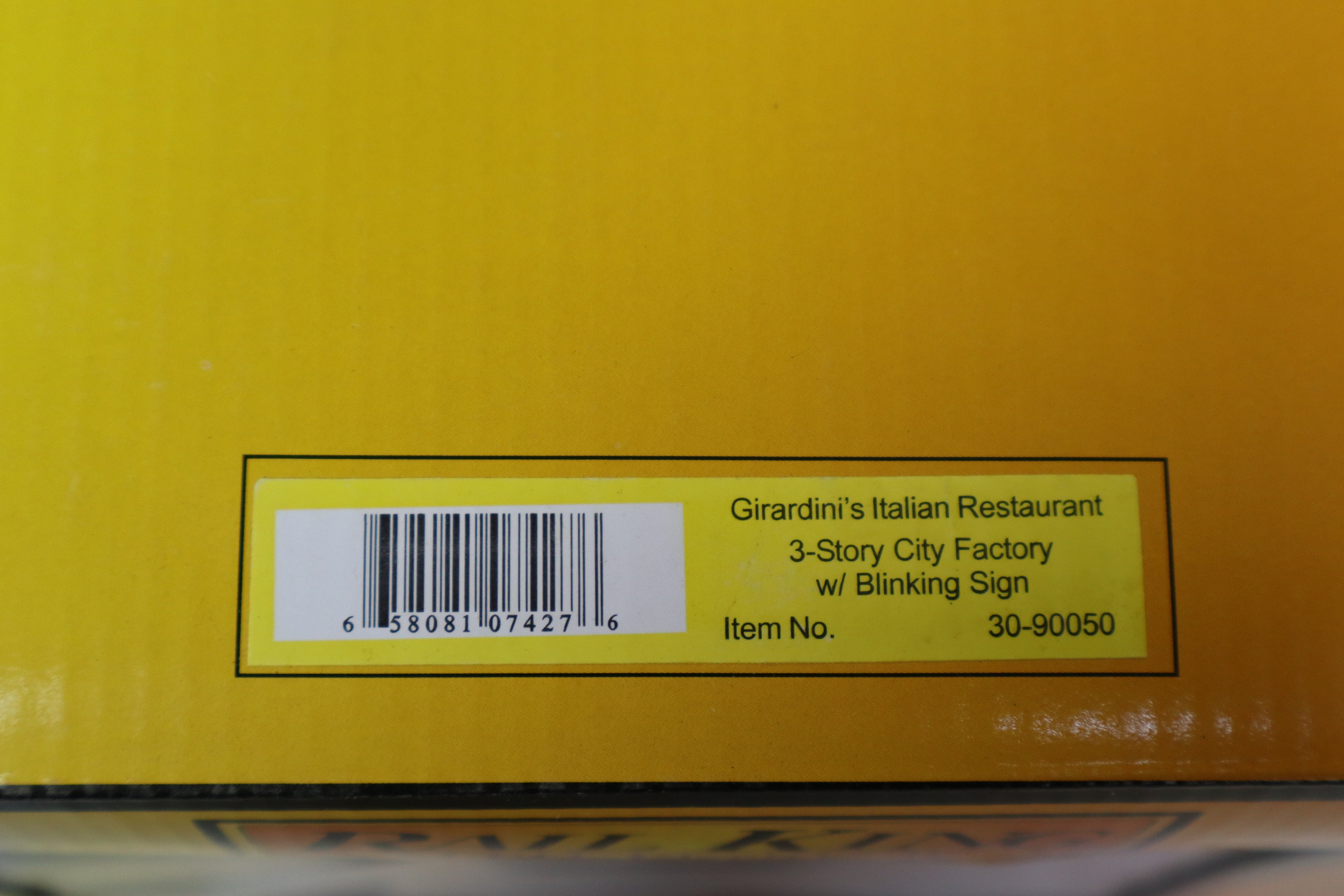 Rail King 30-90050 Girardini's Italian Restaurant 3 Story City Factory w/ Blinking Sign-Second hand-M8232