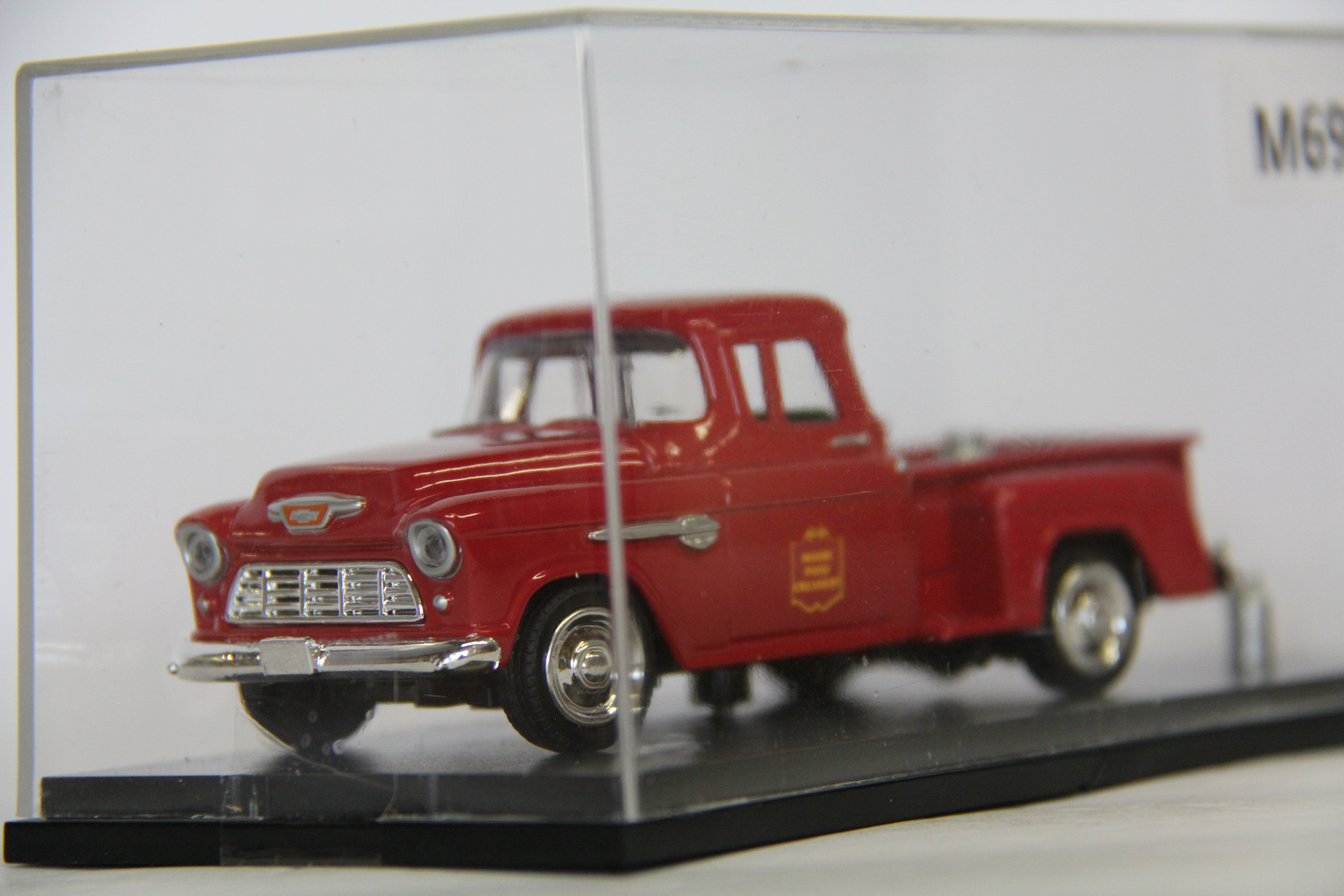 American Heritage Models AM-1955-XX 1955 Chevy Pickup "Moose Pond" with Milk Urns-Second hand-M6975