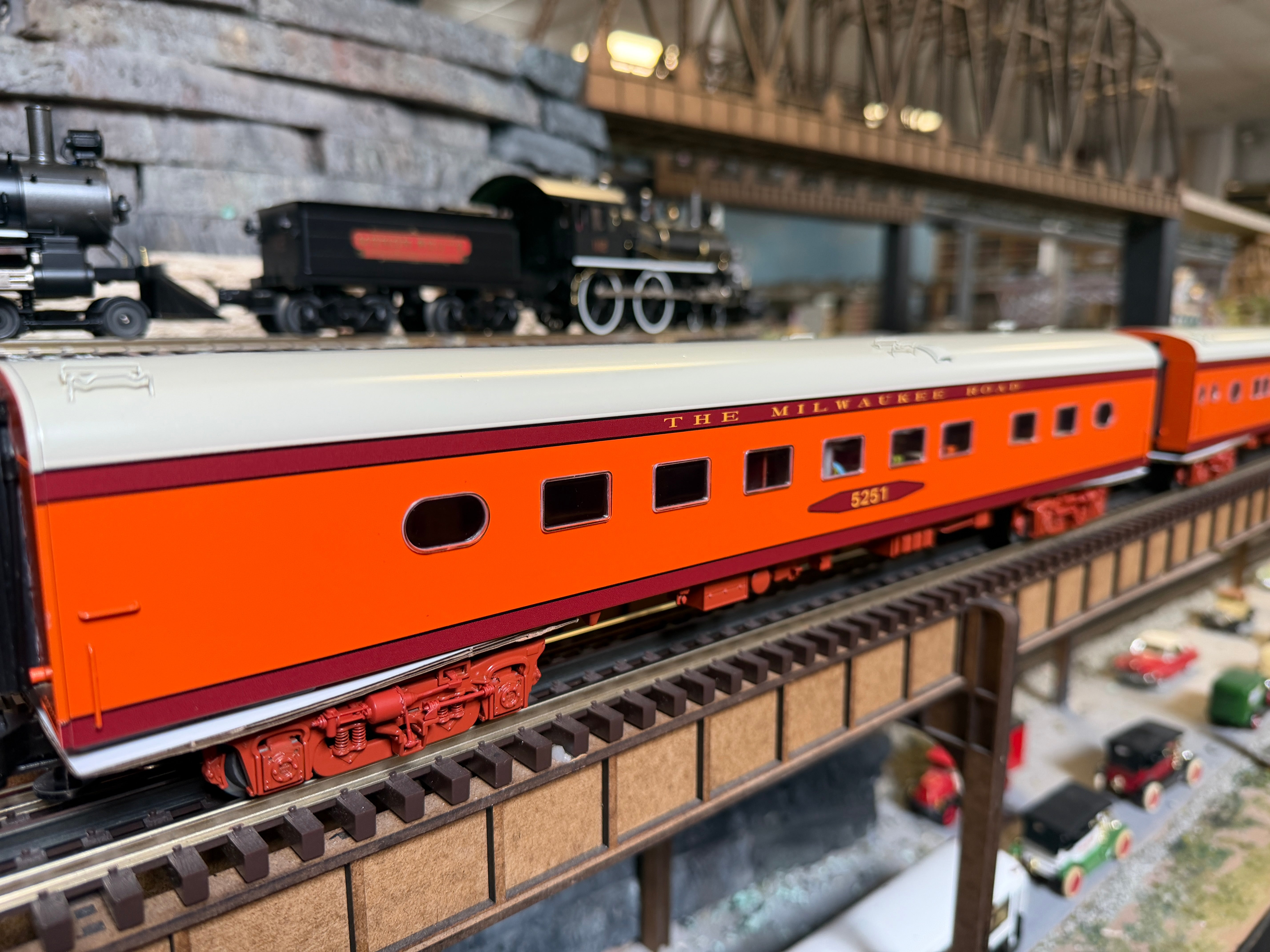 Lionel 2427380 - 18" Aluminum Passenger Car "Milwaukee Road" (3-Car) Hiawatha