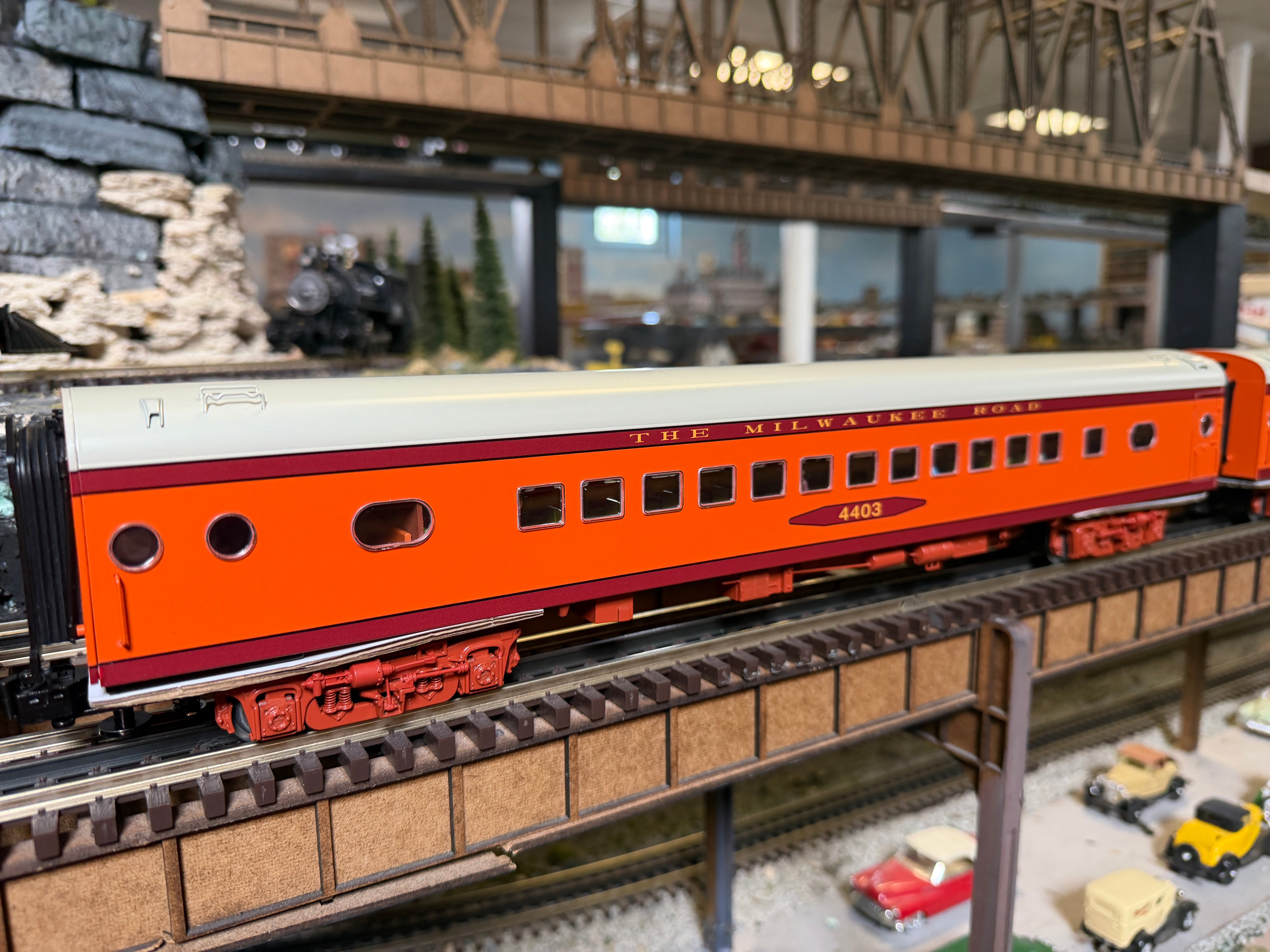 Lionel 2427380 - 18" Aluminum Passenger Car "Milwaukee Road" (3-Car) Hiawatha - MrMuffin'sTrains