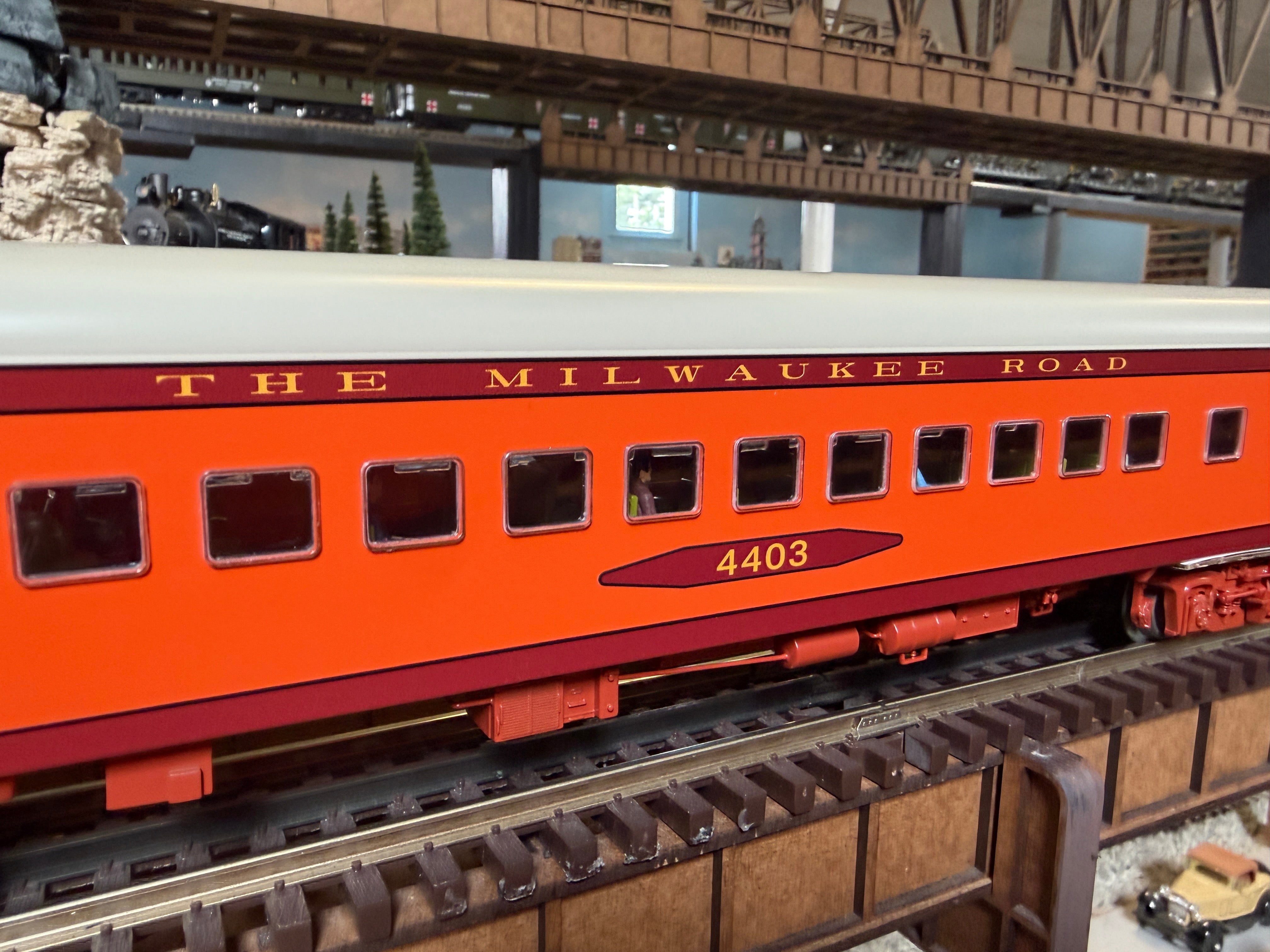 Lionel 2427380 - 18" Aluminum Passenger Car "Milwaukee Road" (3-Car) Hiawatha - MrMuffin'sTrains