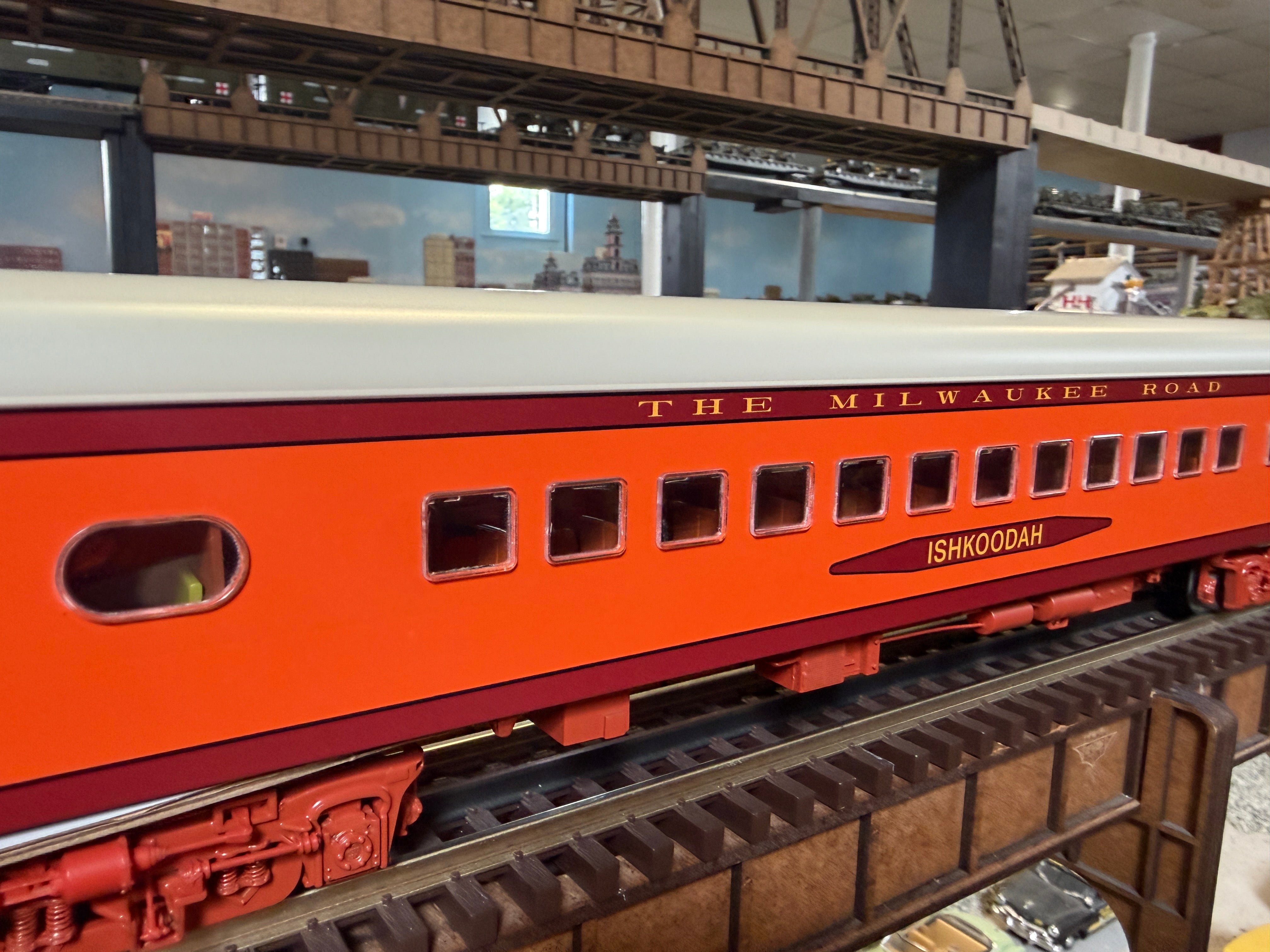 Lionel 2427380 - 18" Aluminum Passenger Car "Milwaukee Road" (3-Car) Hiawatha - MrMuffin'sTrains