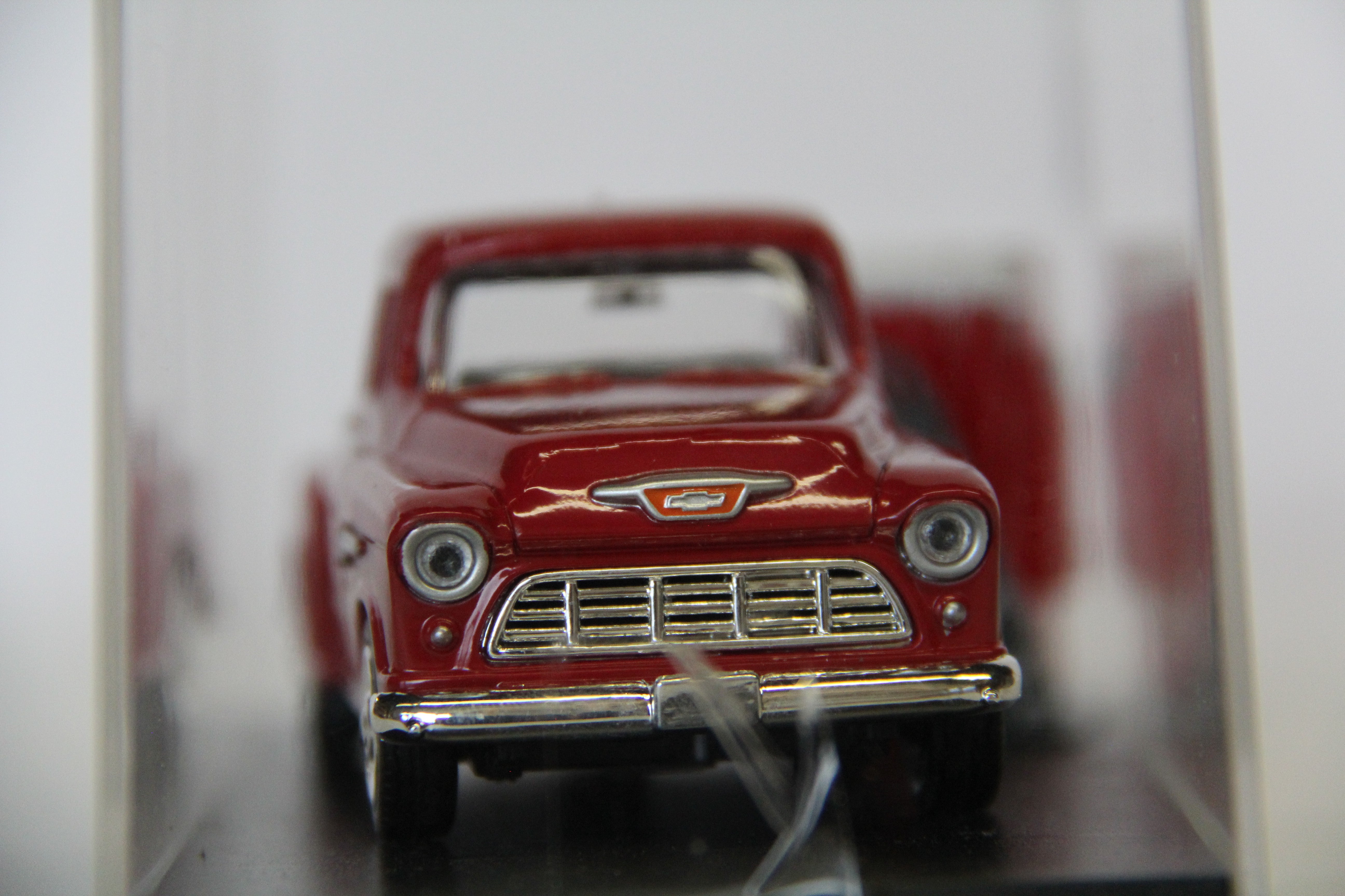 American Heritage Models AM-1955-20 1955 Chevy Pickup "Vendo Sales & Service " with Cola Machine & Hand Cart-Second hand-M6976