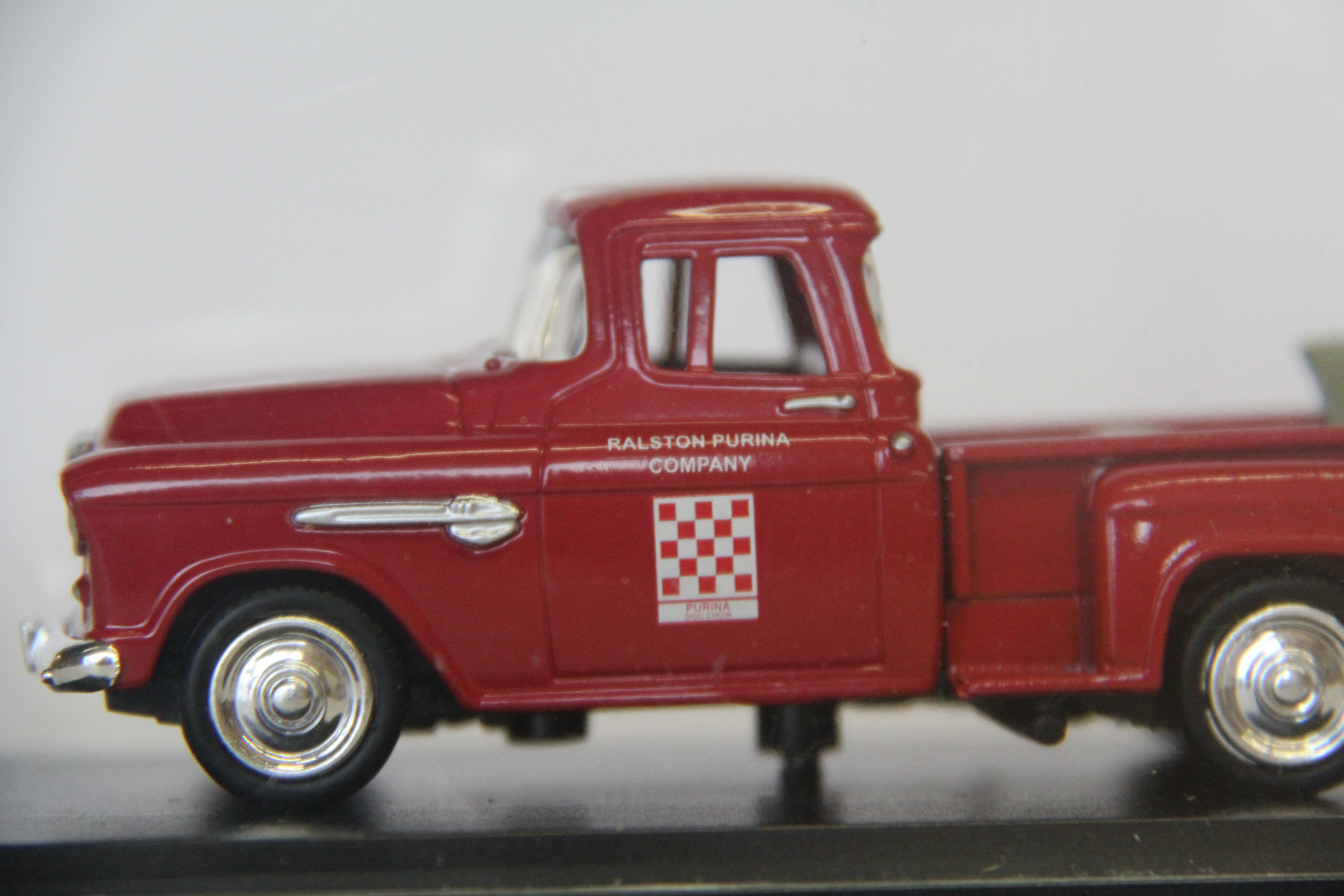 American Heritage Models AM-1955-17 1955 Chevy Pickup "Purina" with Sack Load-Second hand-M6977