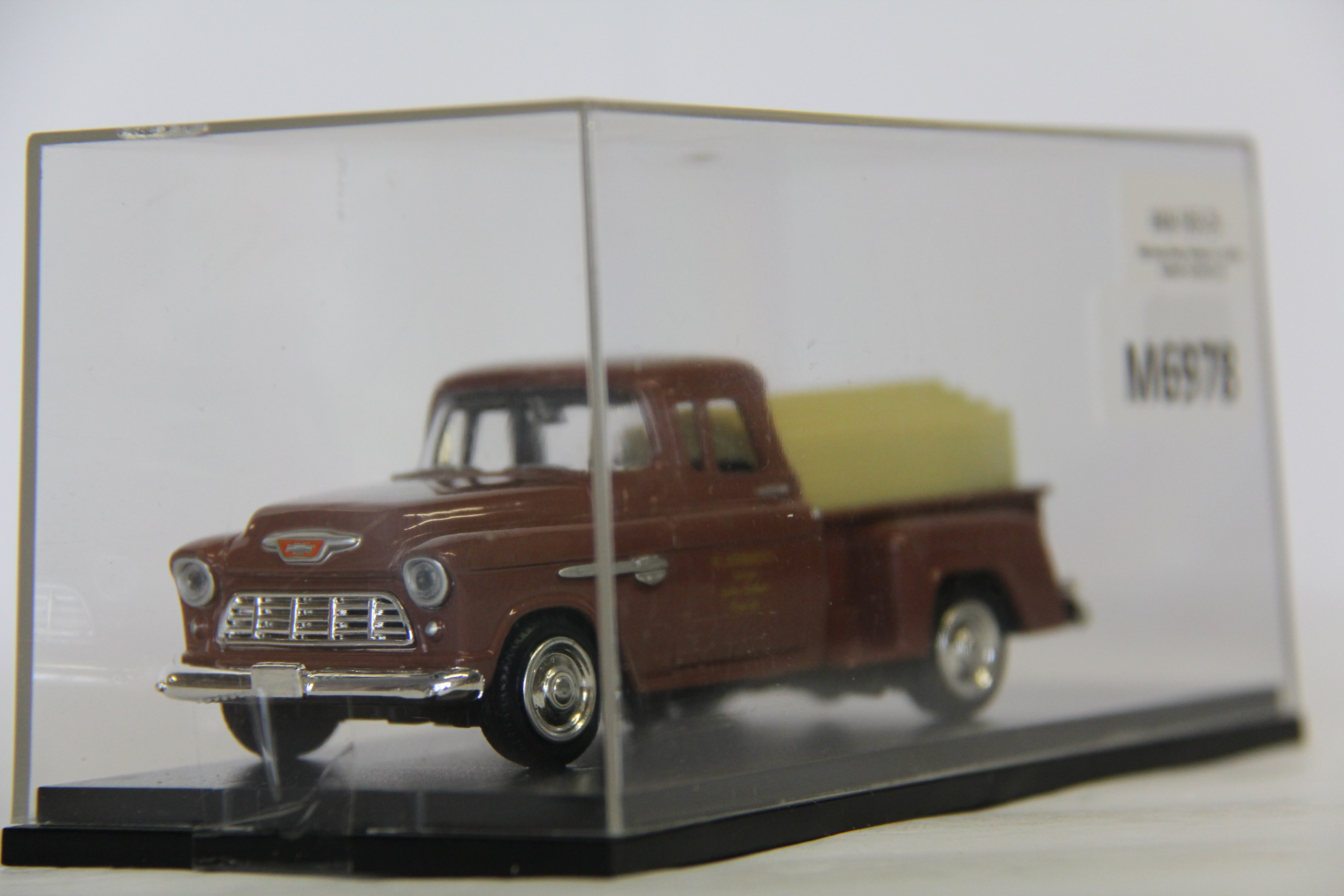 American Heritage Models AM-1955-29 1955 Chevy Pickup "Hubbard Co. Lumber & Hardware" with Lumber Load-Second hand-M6978