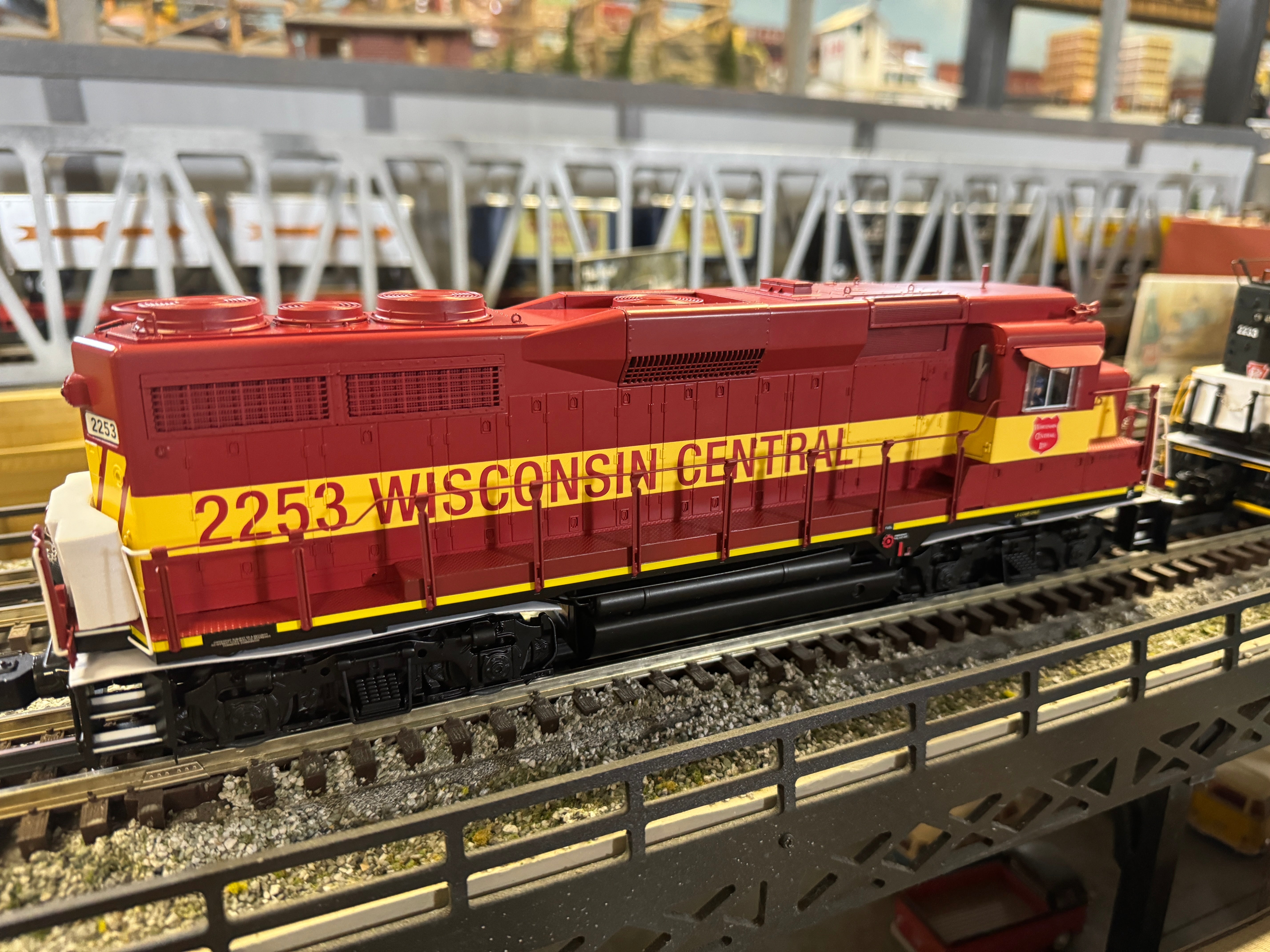 Lionel 2433161 - Legacy GP30 Diesel Engine "Wisconsin Central" #2252