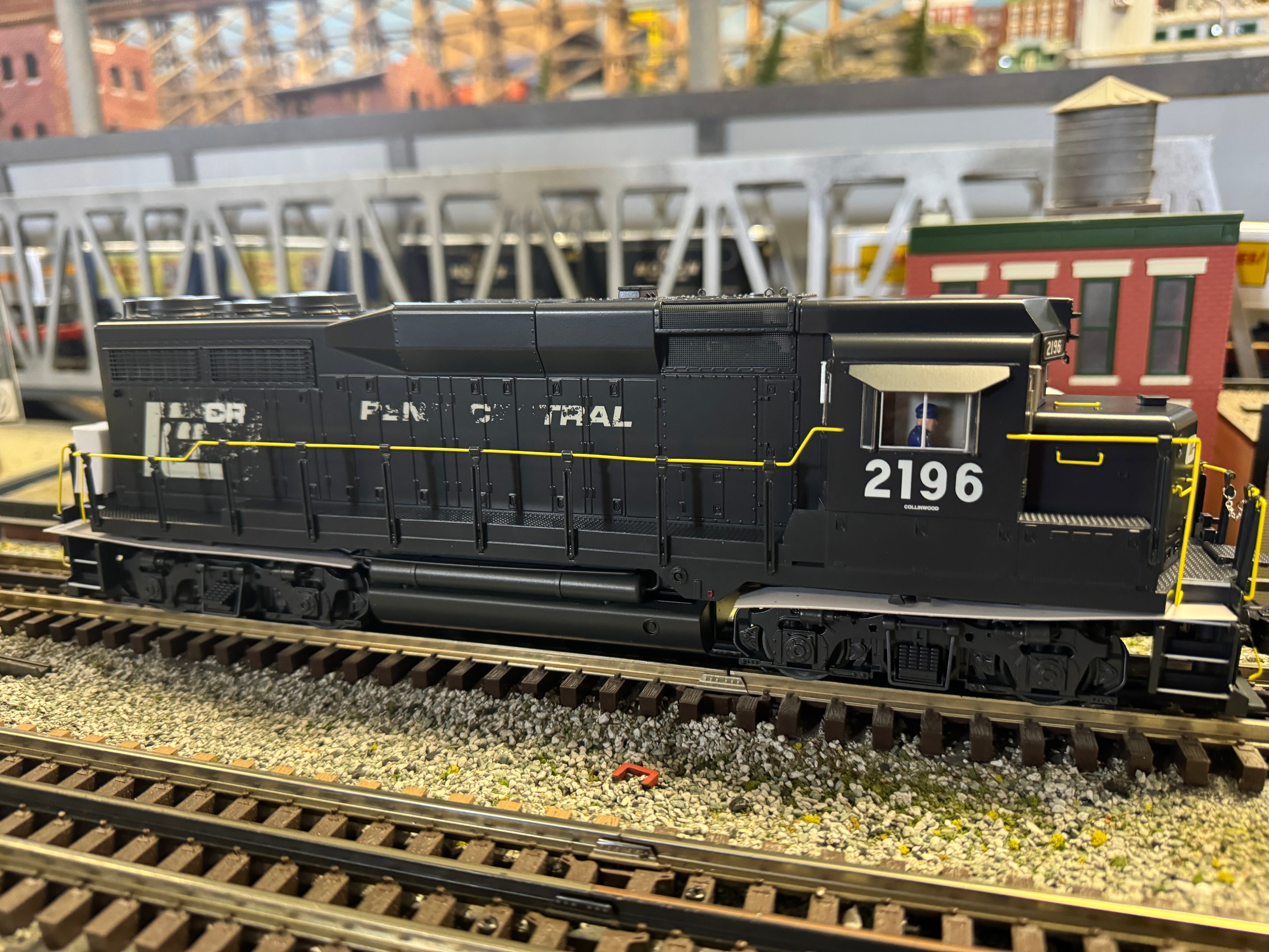 Lionel 2433122 - Legacy GP30 Diesel Engine "Conrail" #2196