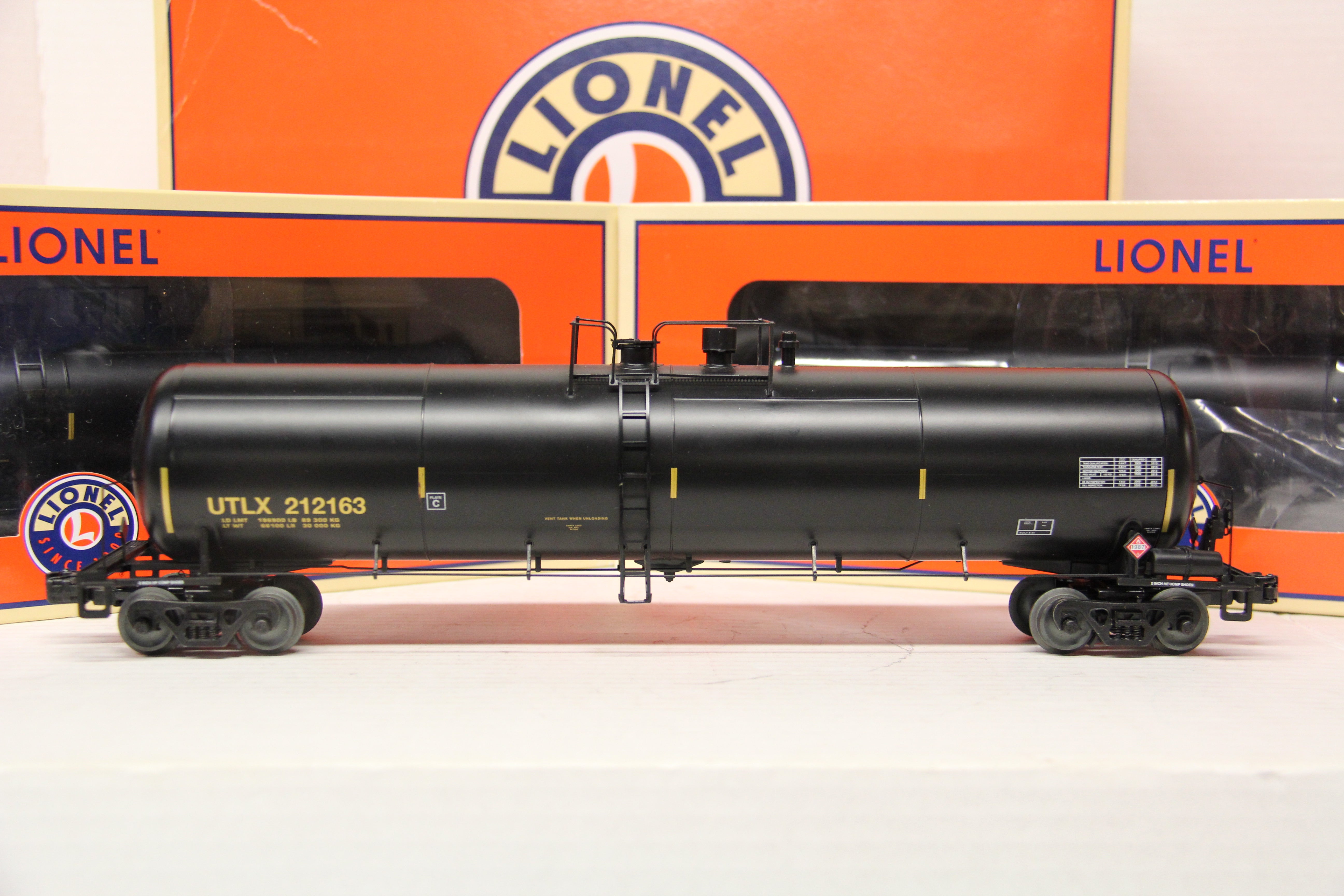 Lionel 6-82640 UTLX 30K Gallon Tank Car-3 Set-Second hand-M5626